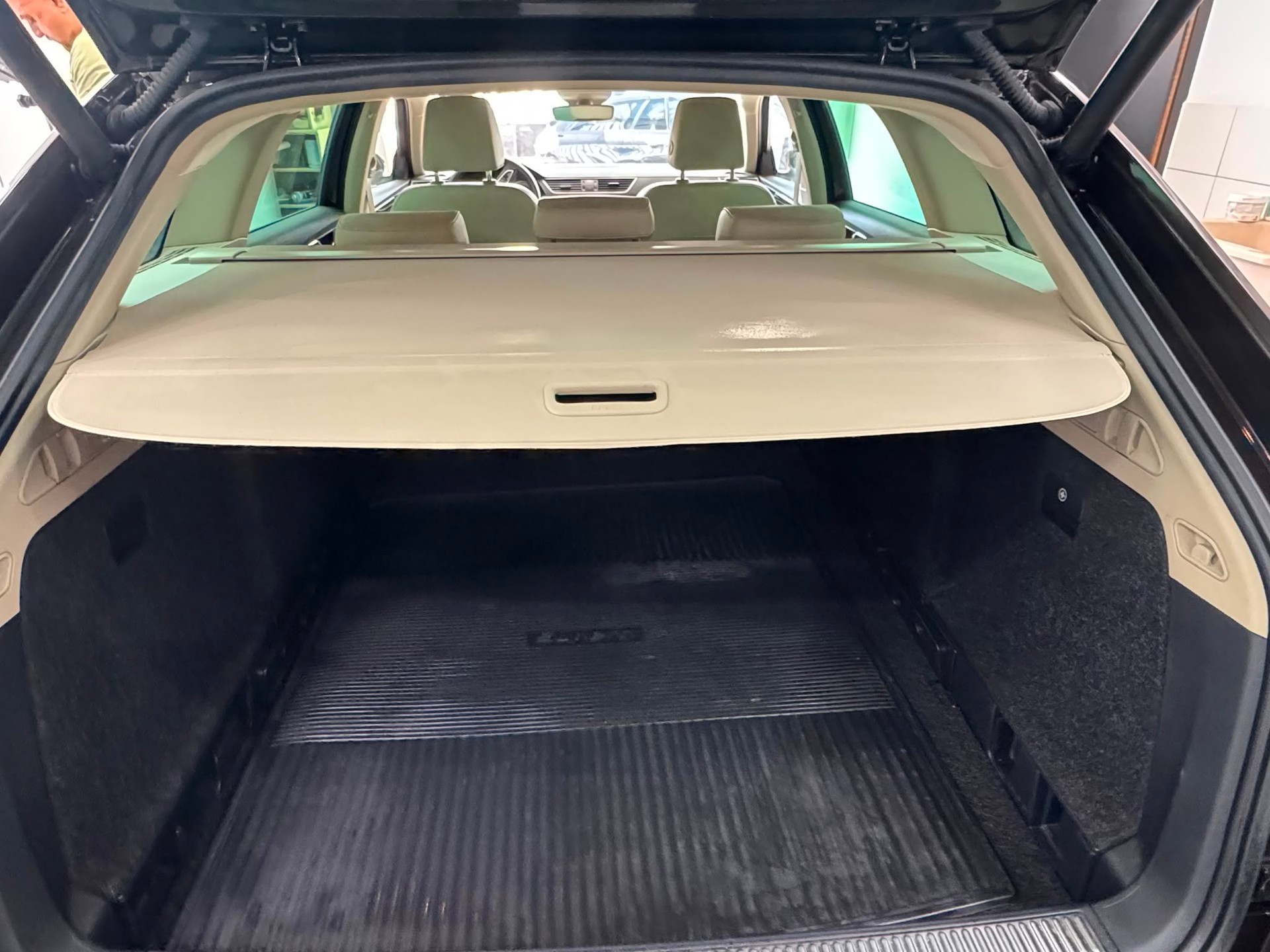 SKODA Superb Combi 2.0 TDi L&K 4x4 DSG-image-11