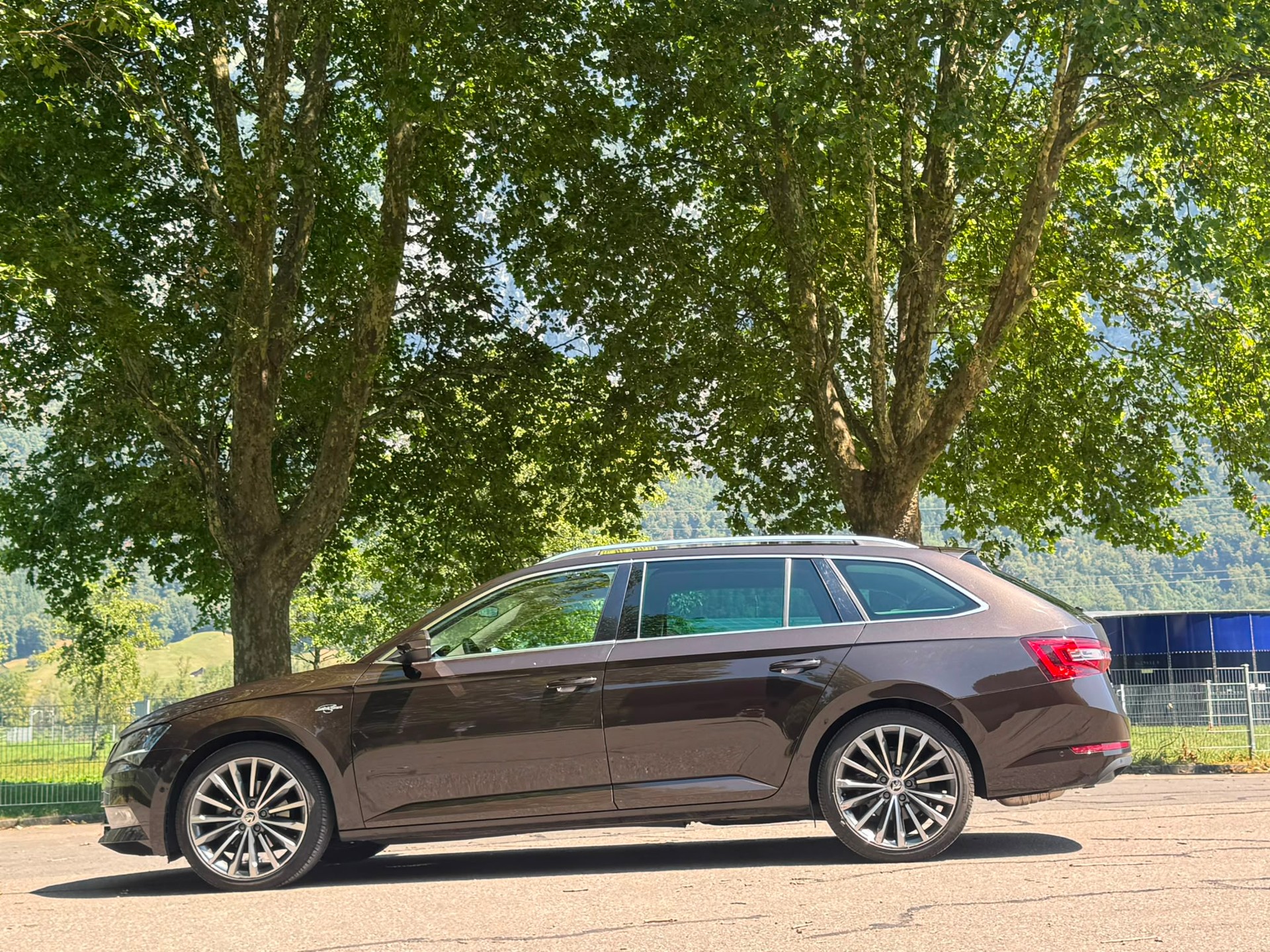SKODA Superb Combi 2.0 TDi L&K 4x4 DSG-image-4