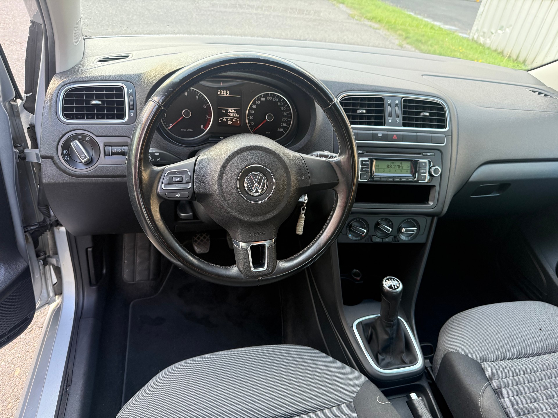 VW Polo 1.4 16V Trendline-image-5