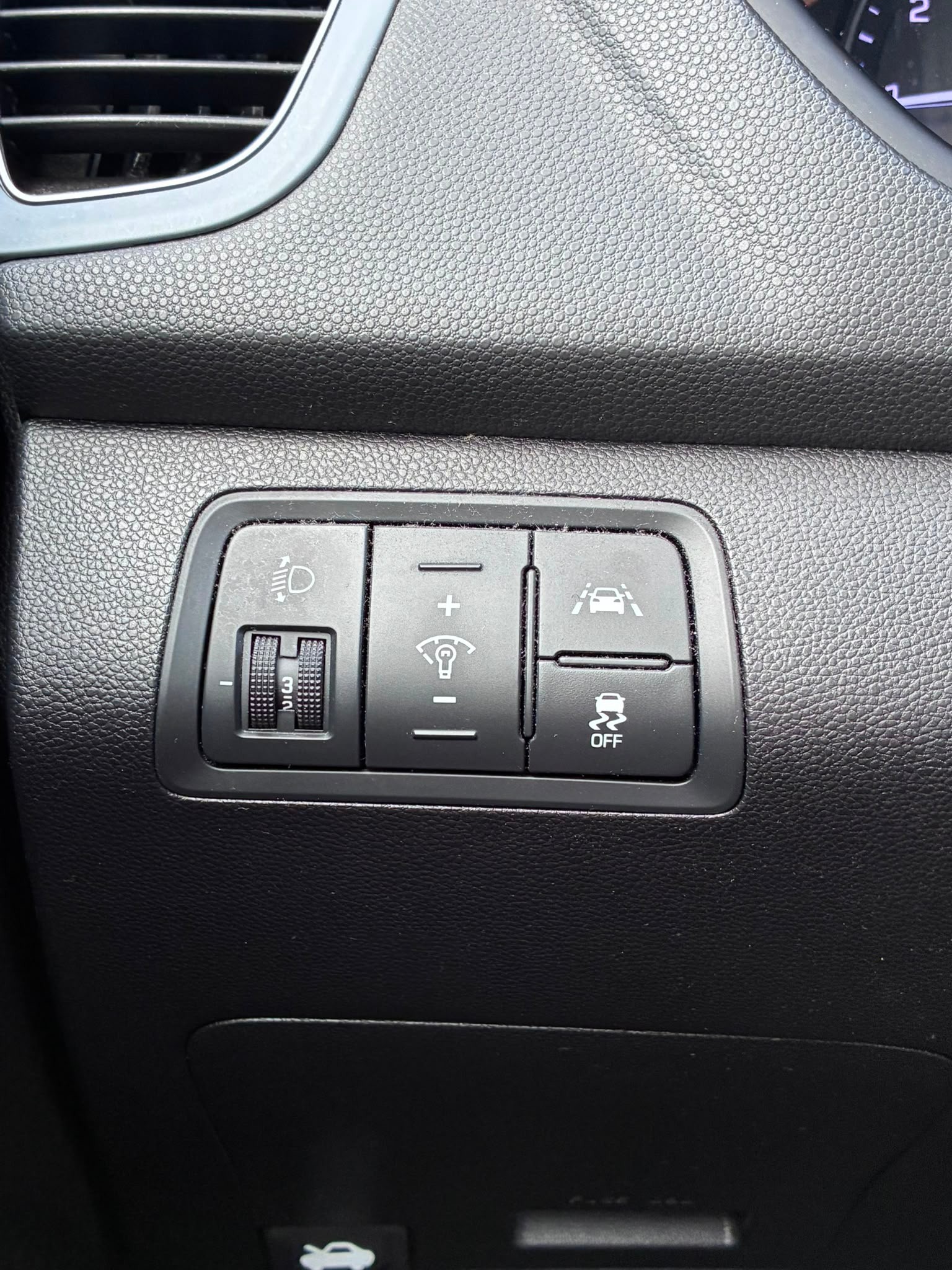 HYUNDAI i20 1.0 T-GDi Amplia-image-5