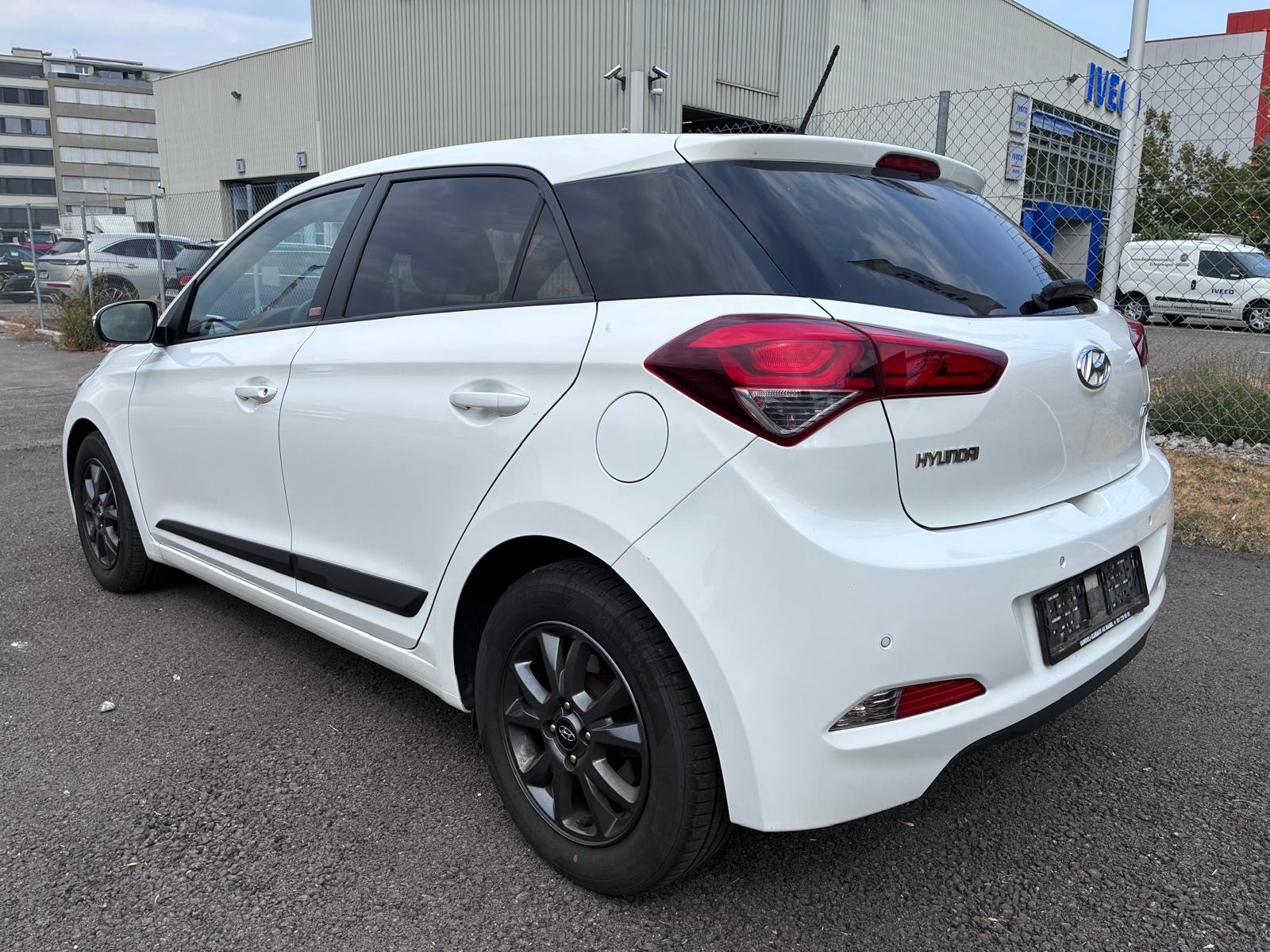HYUNDAI i20 1.0 T-GDi Amplia-image-1