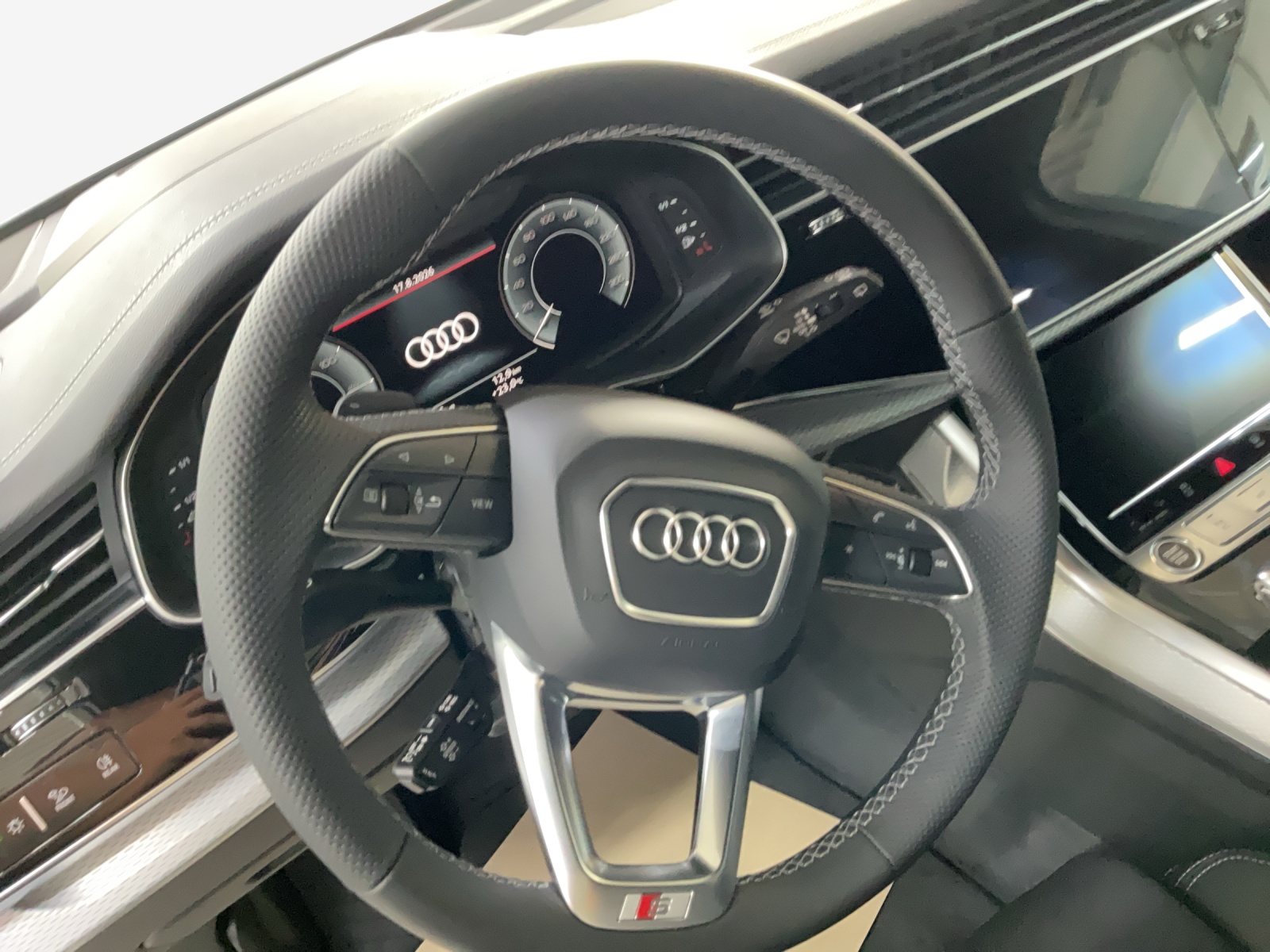 AUDI Q7 SUV TFSI e quattro 290 kW S line Attraction tiptronic-image-9