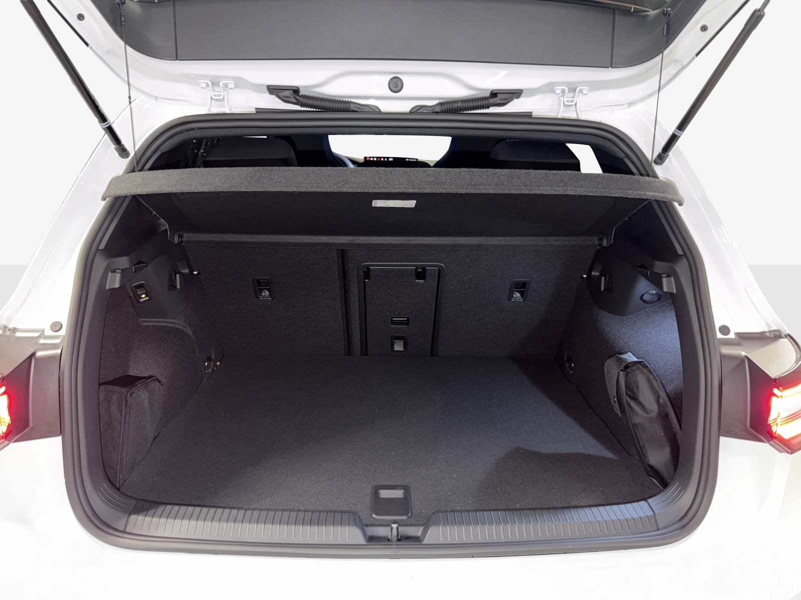 VW Golf 1.5 TSI PHEV GTE-image-10