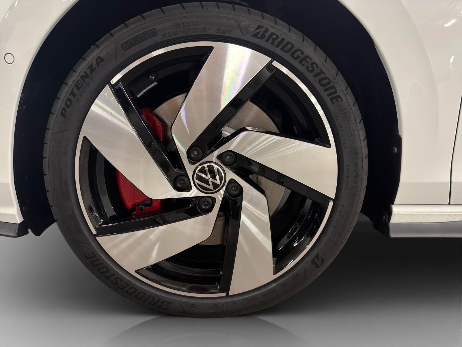 VW Golf 1.5 TSI PHEV GTE-image-12