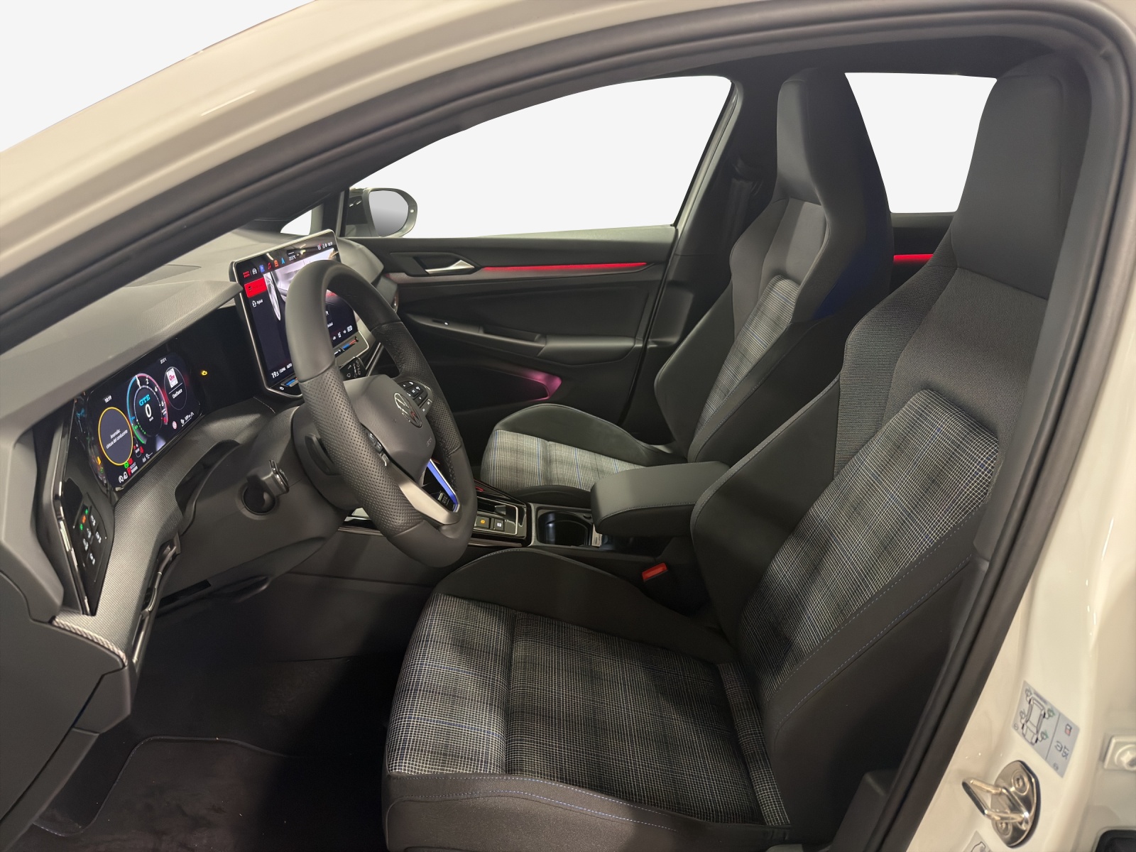 VW Golf 1.5 TSI PHEV GTE-image-6