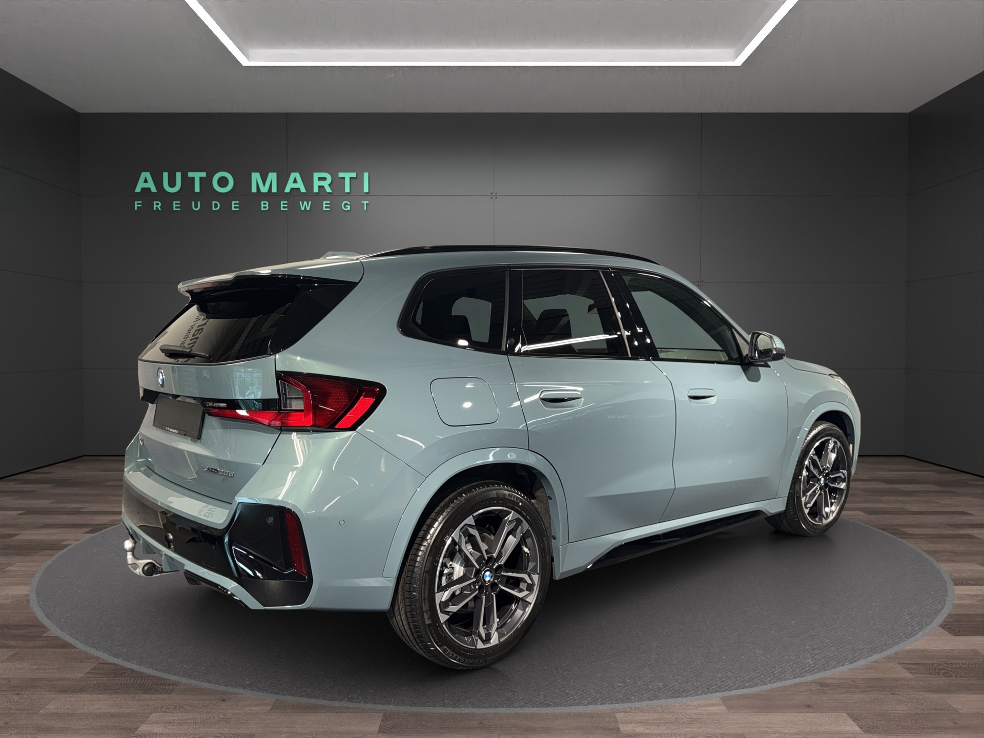 BMW X1 20d xDrive-showroom-element-3