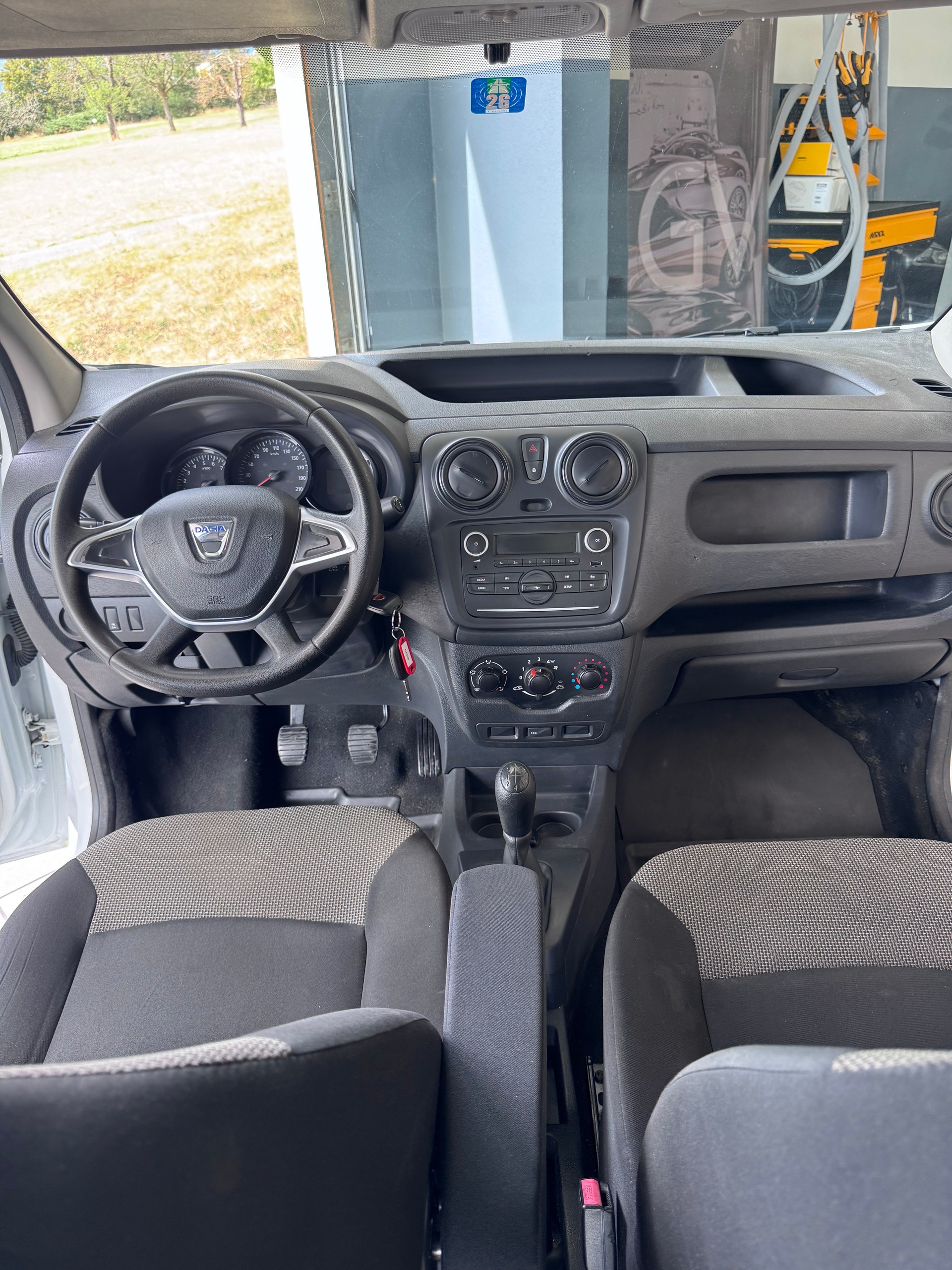 DACIA Dokker Van SCe 100 S&S Essential Verblecht-image-15