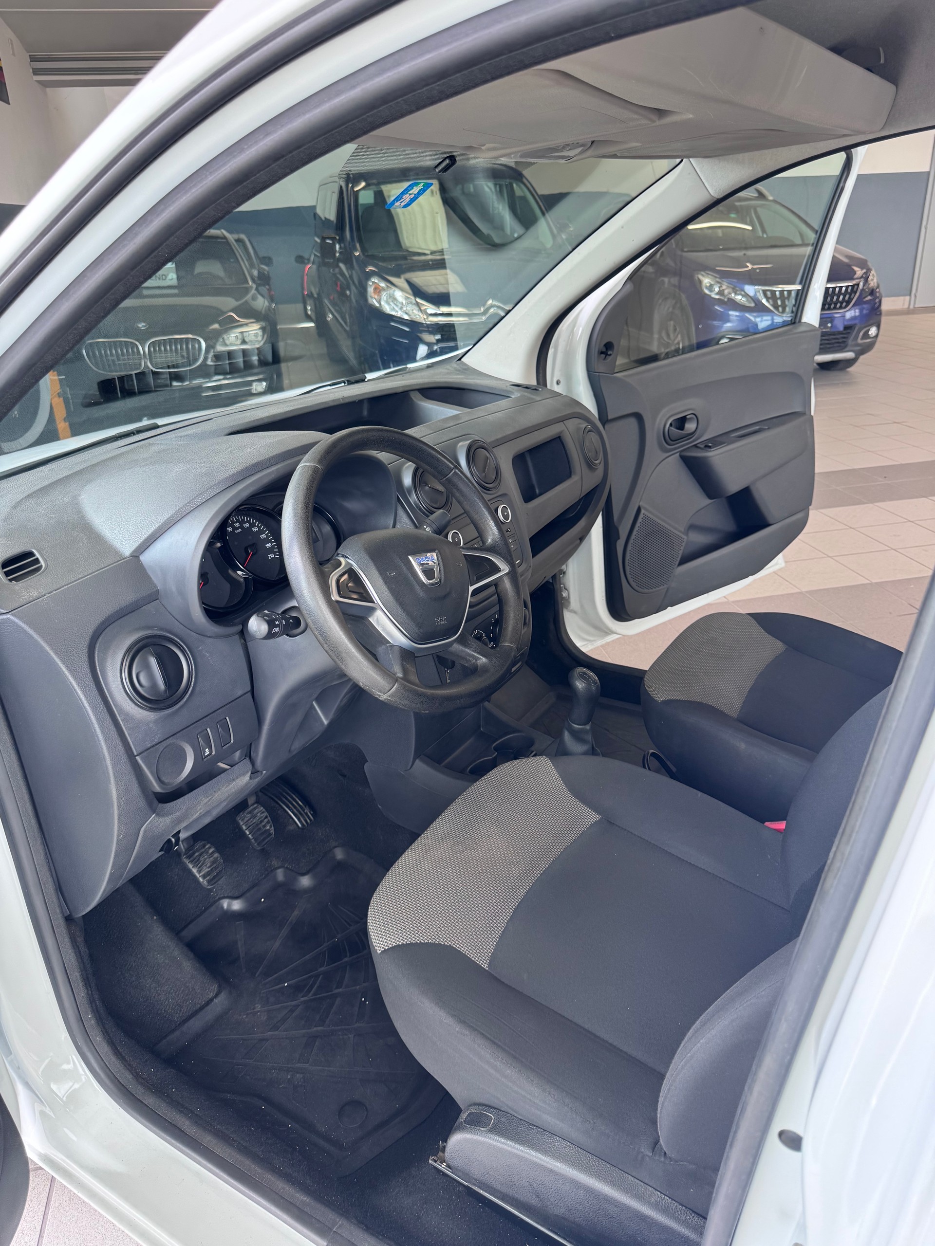 DACIA Dokker Van SCe 100 S&S Essential Verblecht-image-13