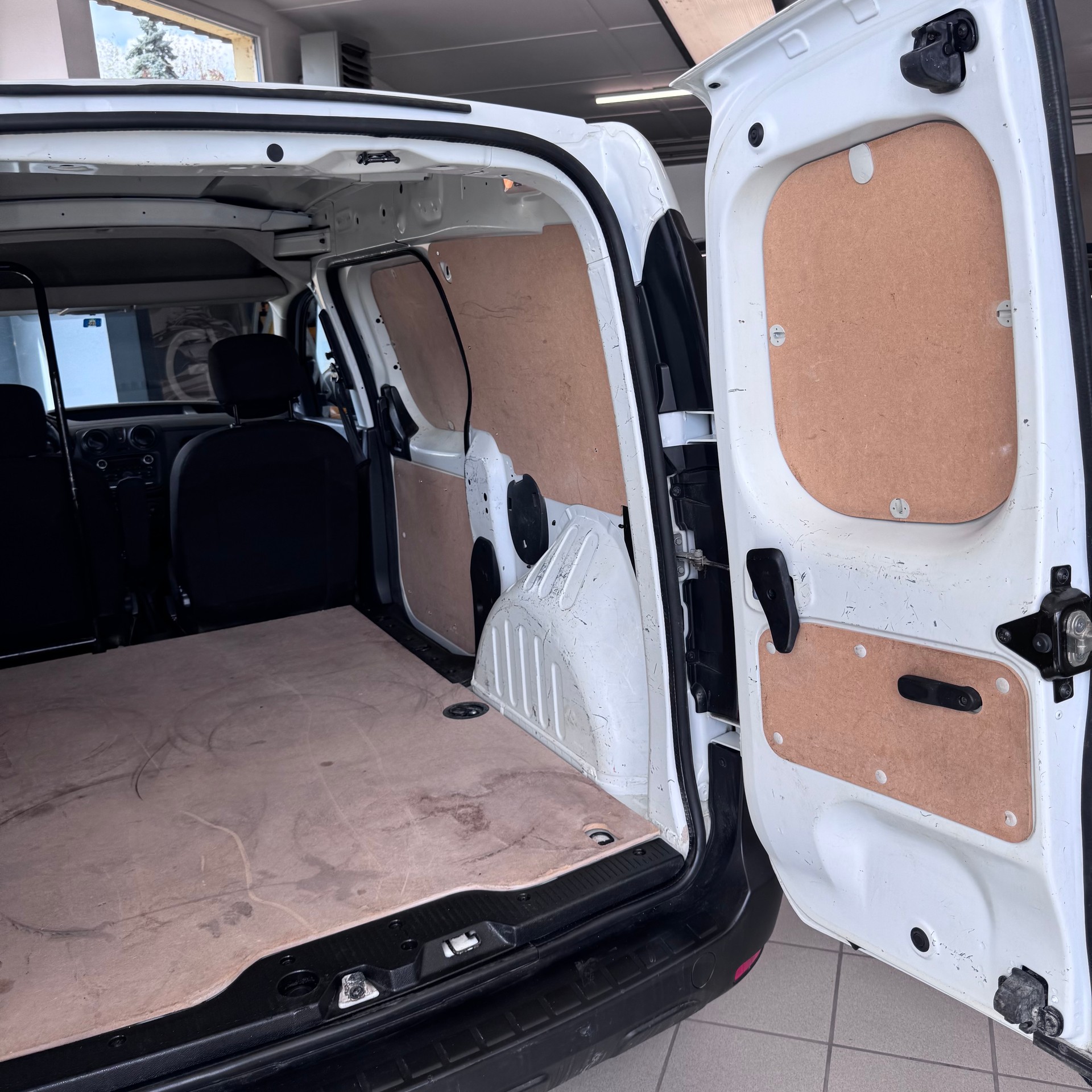 DACIA Dokker Van SCe 100 S&S Essential Verblecht-image-10