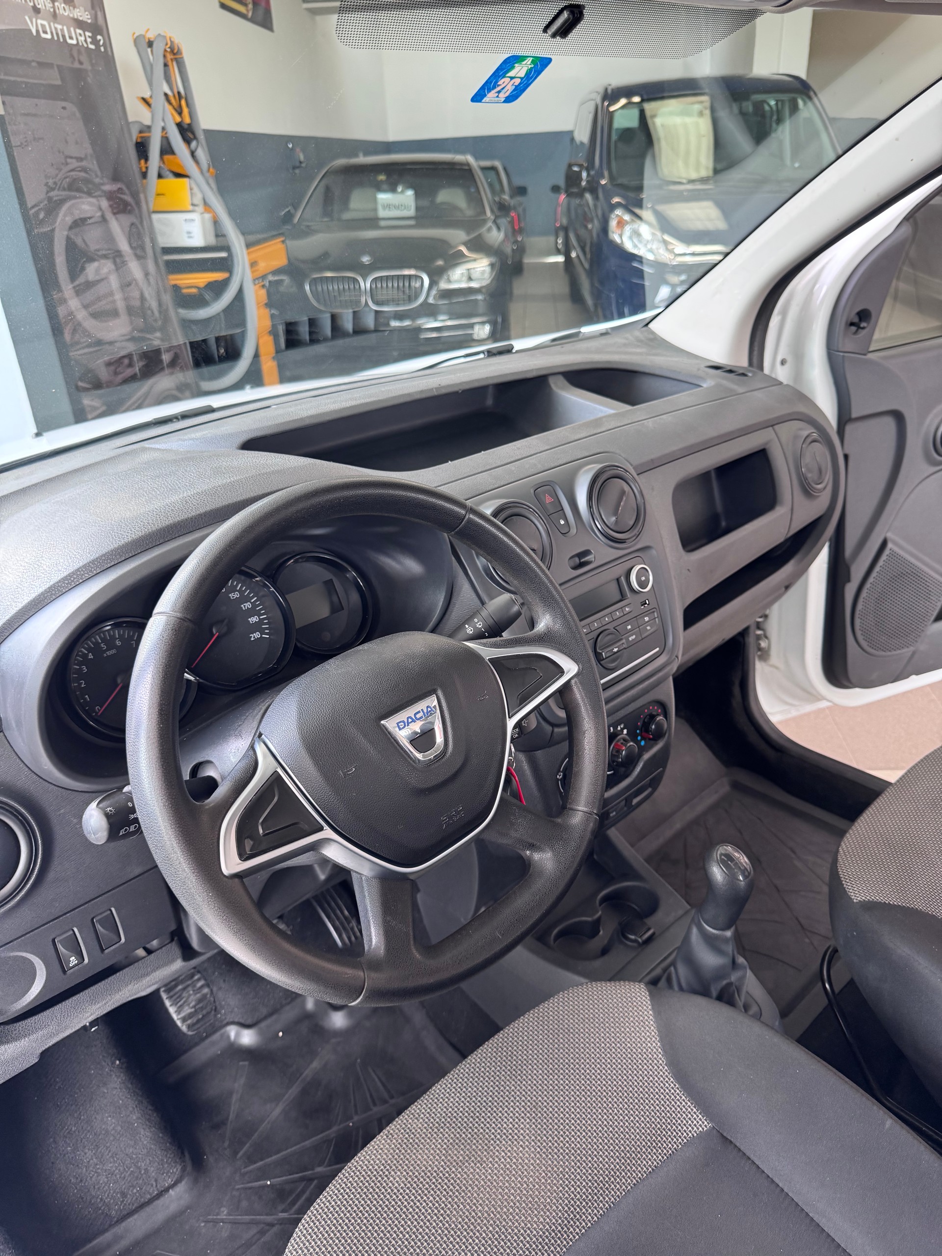 DACIA Dokker Van SCe 100 S&S Essential Verblecht-image-14