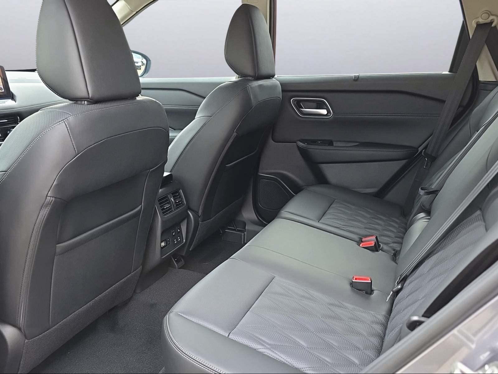 NISSAN X-Trail 1.5 VC-T Tekna+ e-4orce 7P-image-6