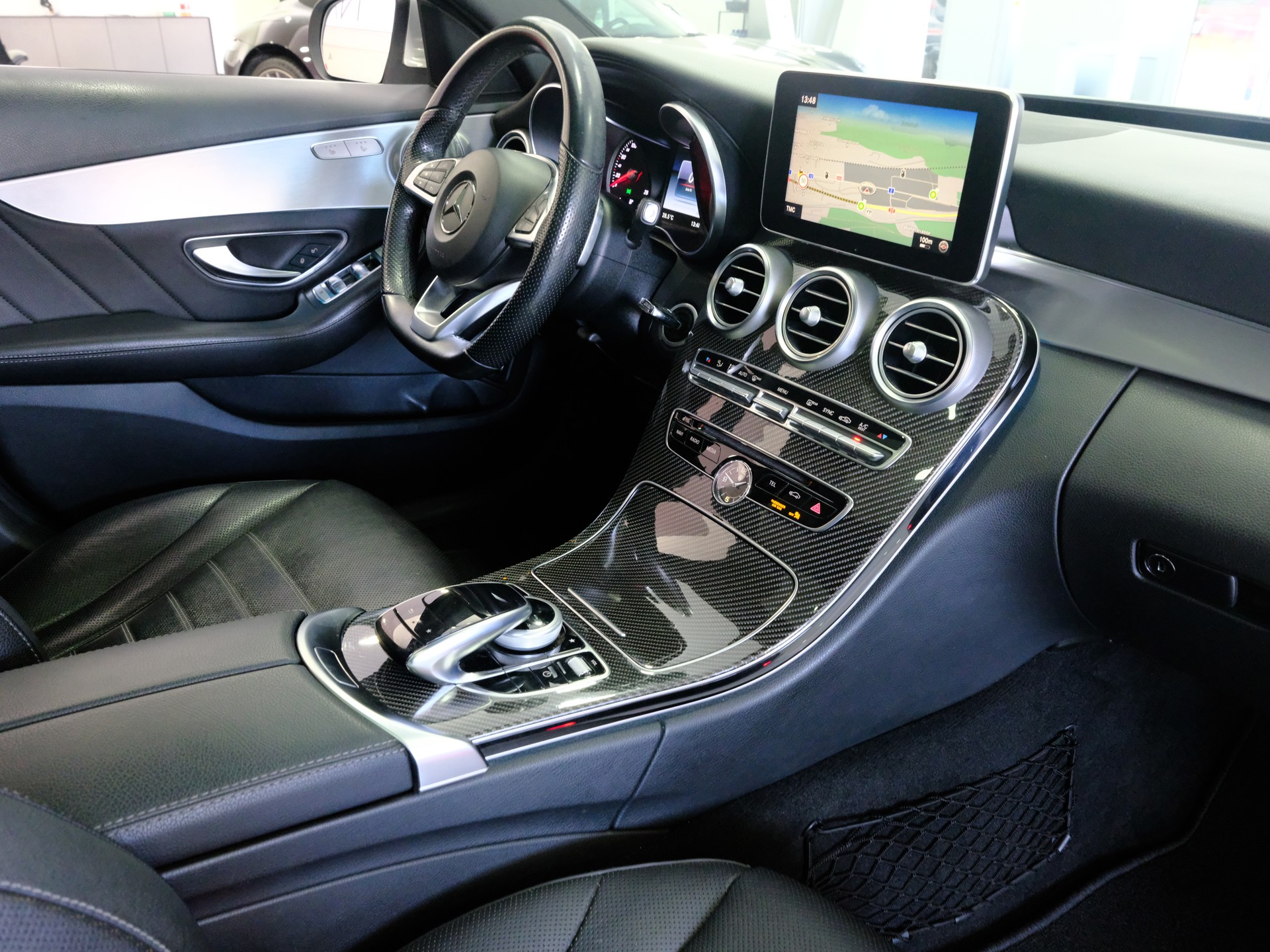 MERCEDES-BENZ C 250 d Swiss Star AMG Line 4Matic 9G-Tronic-image-13