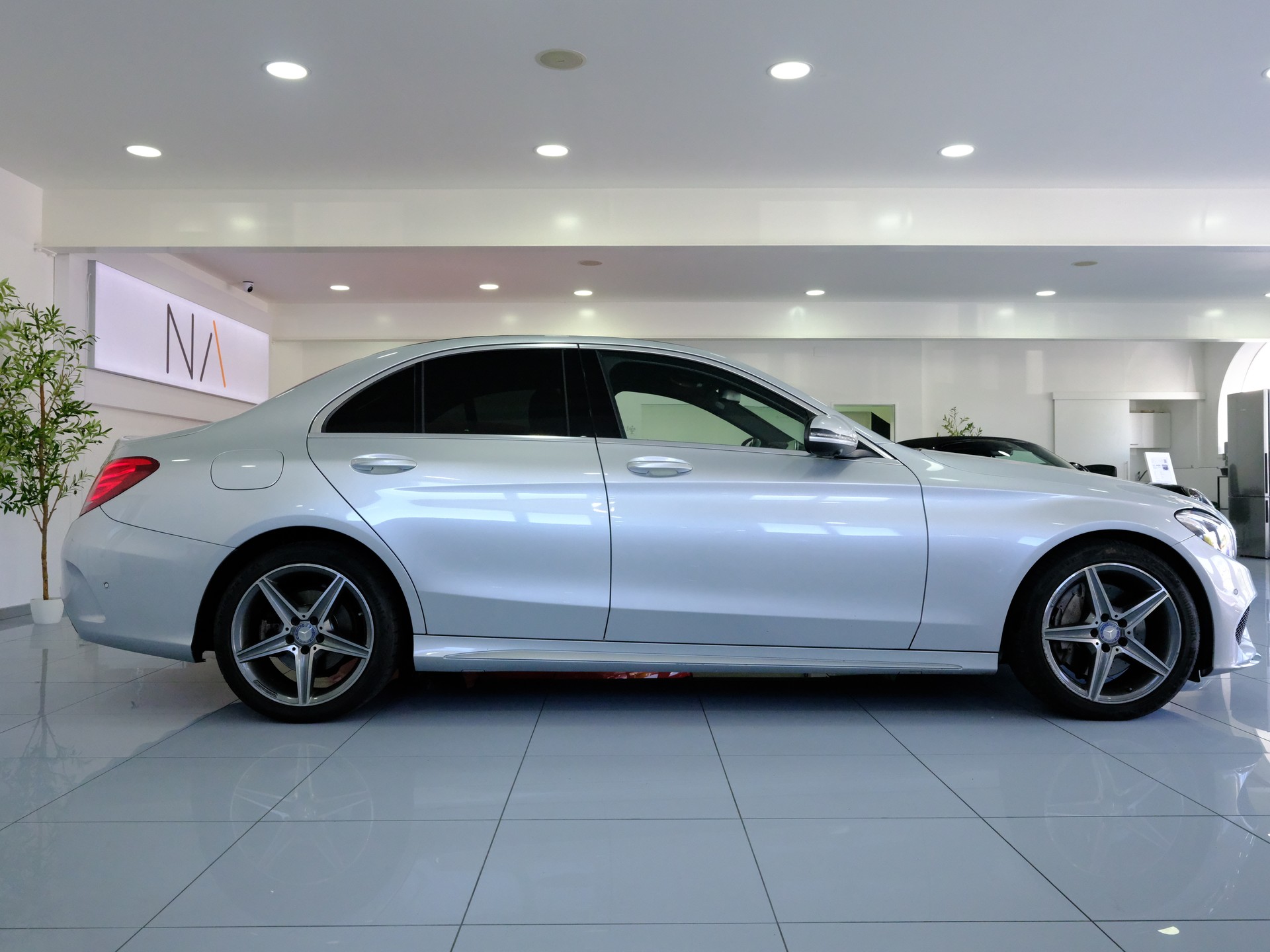 MERCEDES-BENZ C 250 d Swiss Star AMG Line 4Matic 9G-Tronic-image-7