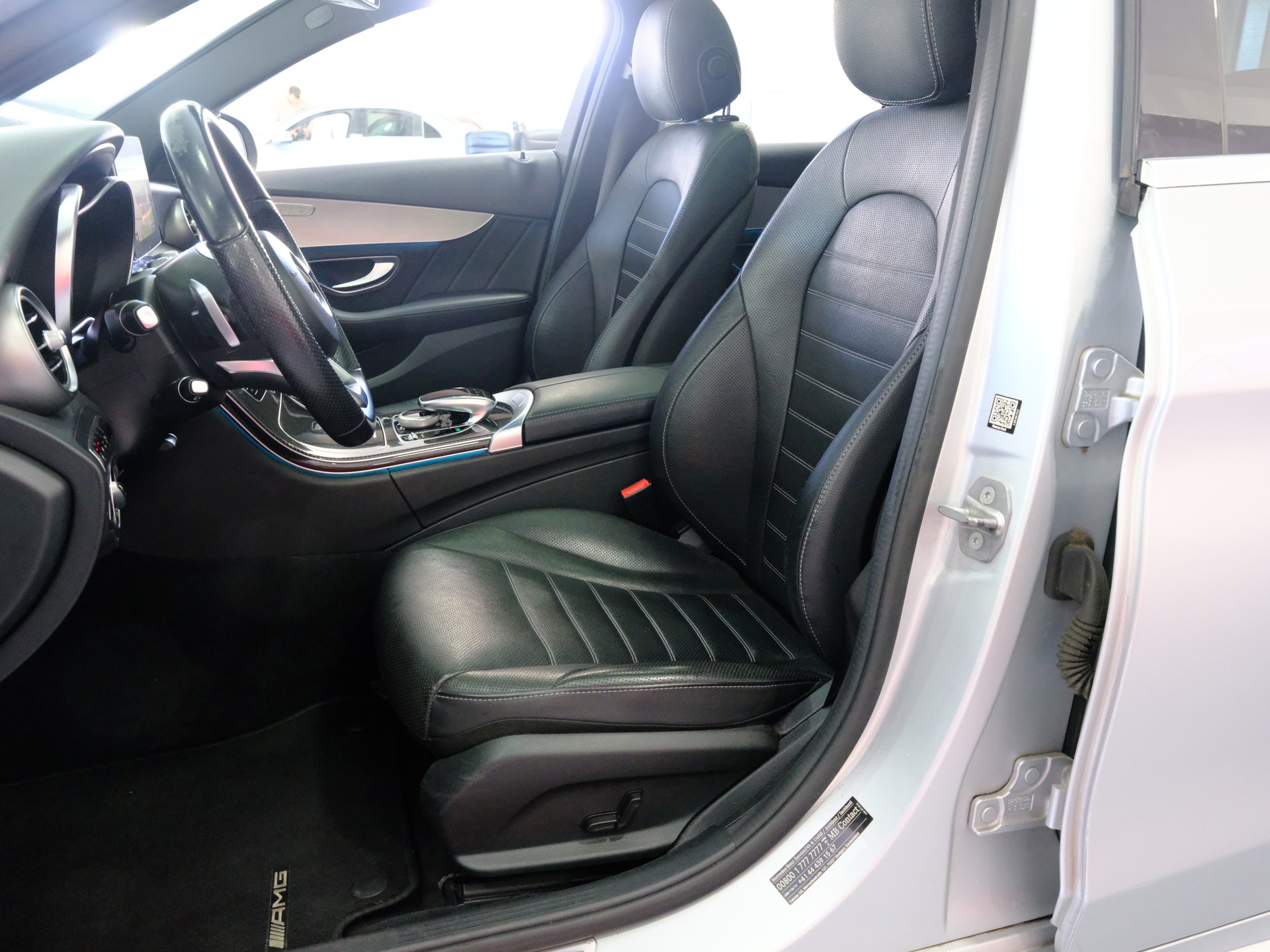 MERCEDES-BENZ C 250 d Swiss Star AMG Line 4Matic 9G-Tronic-image-10