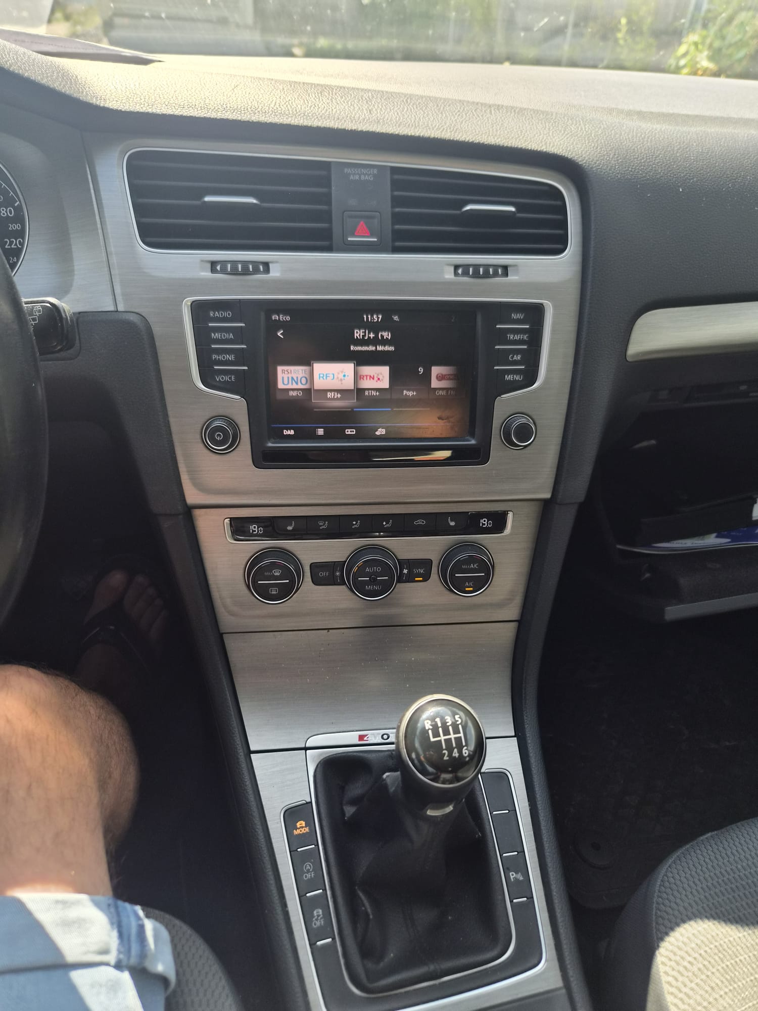 VW Golf 2.0 TDI Highline 4Motion-image-8