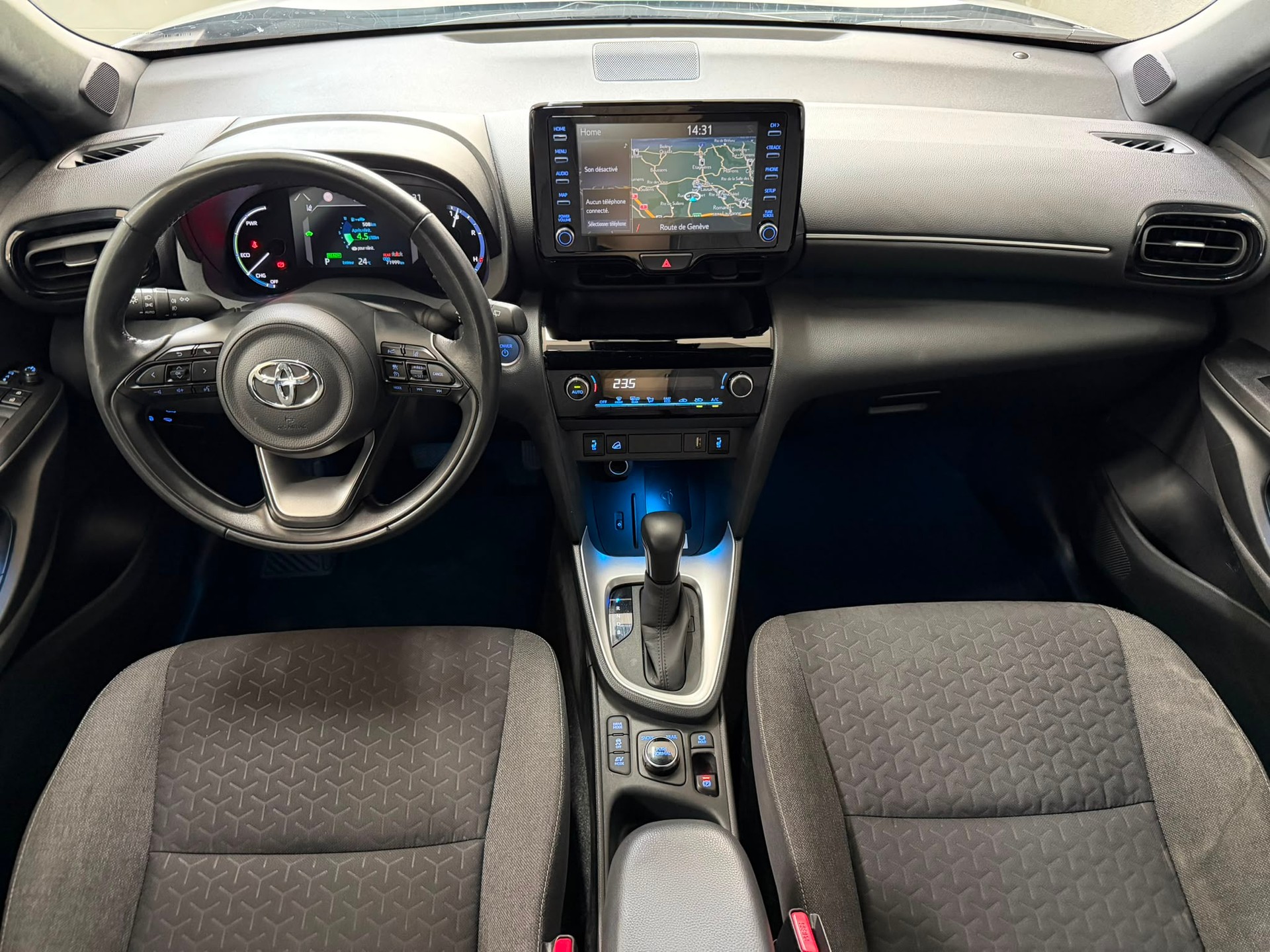 TOYOTA Yaris Cross 1.5 Trend e-CVT AWDi *Caméra de recul*CarPlay*-image-11