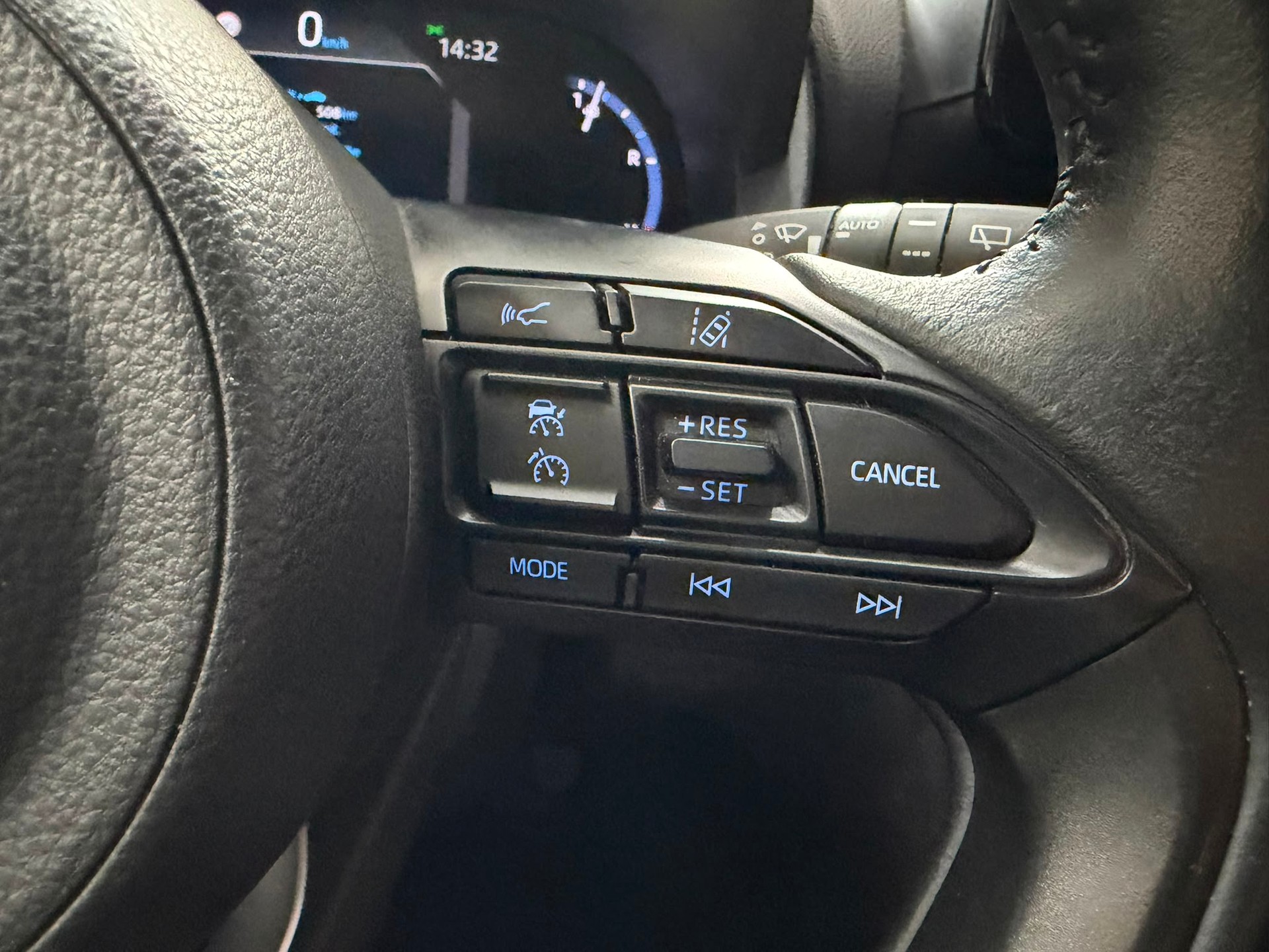TOYOTA Yaris Cross 1.5 Trend e-CVT AWDi *Caméra de recul*CarPlay*-image-16