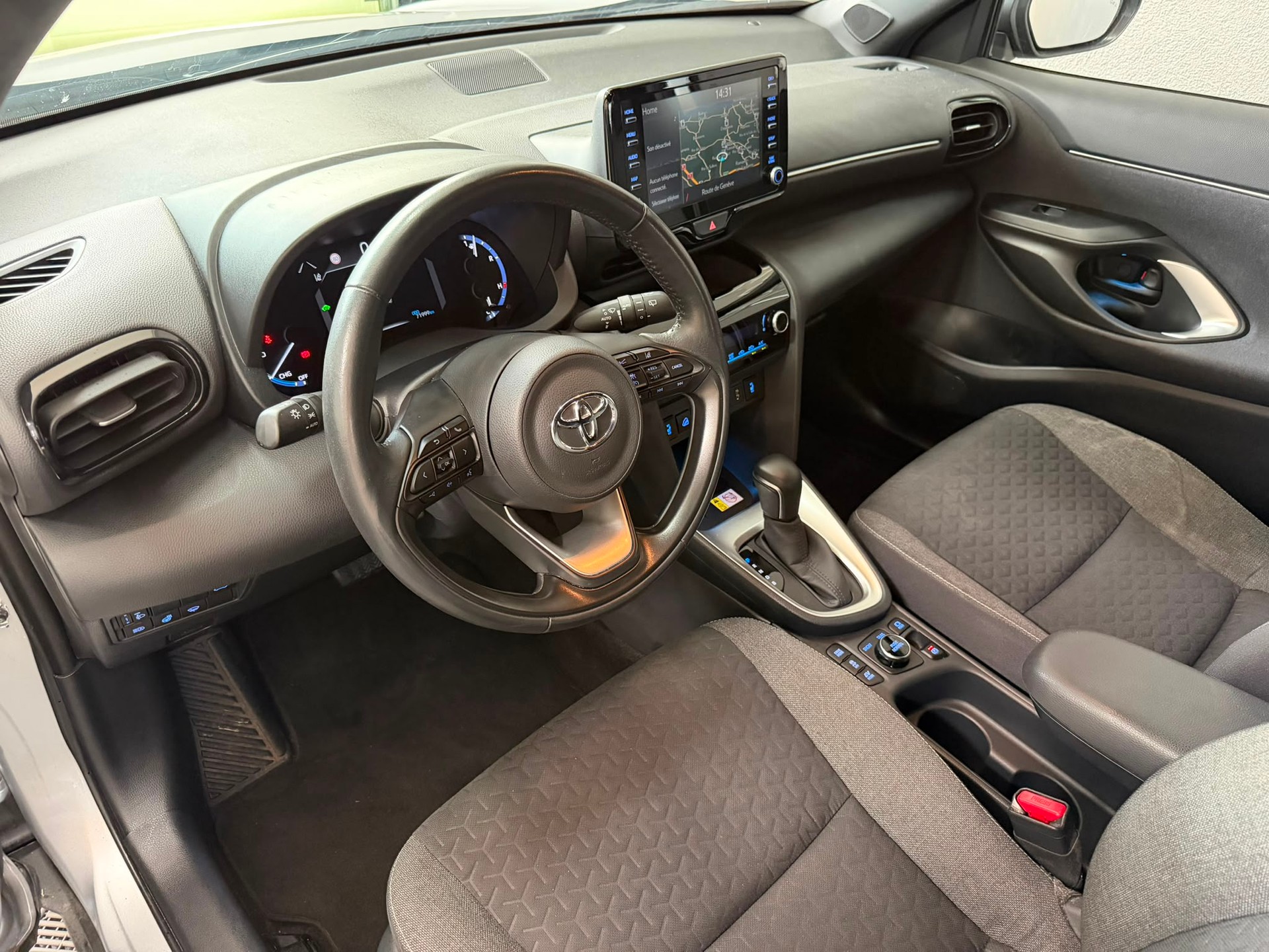 TOYOTA Yaris Cross 1.5 Trend e-CVT AWDi *Caméra de recul*CarPlay*-image-2