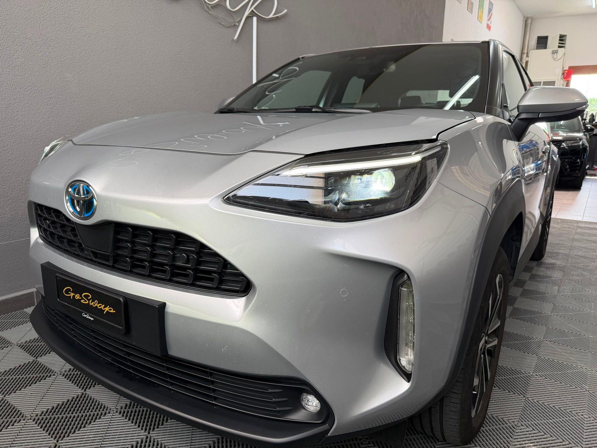 TOYOTA Yaris Cross 1.5 Trend e-CVT AWDi *Caméra de recul*CarPlay*-image-1