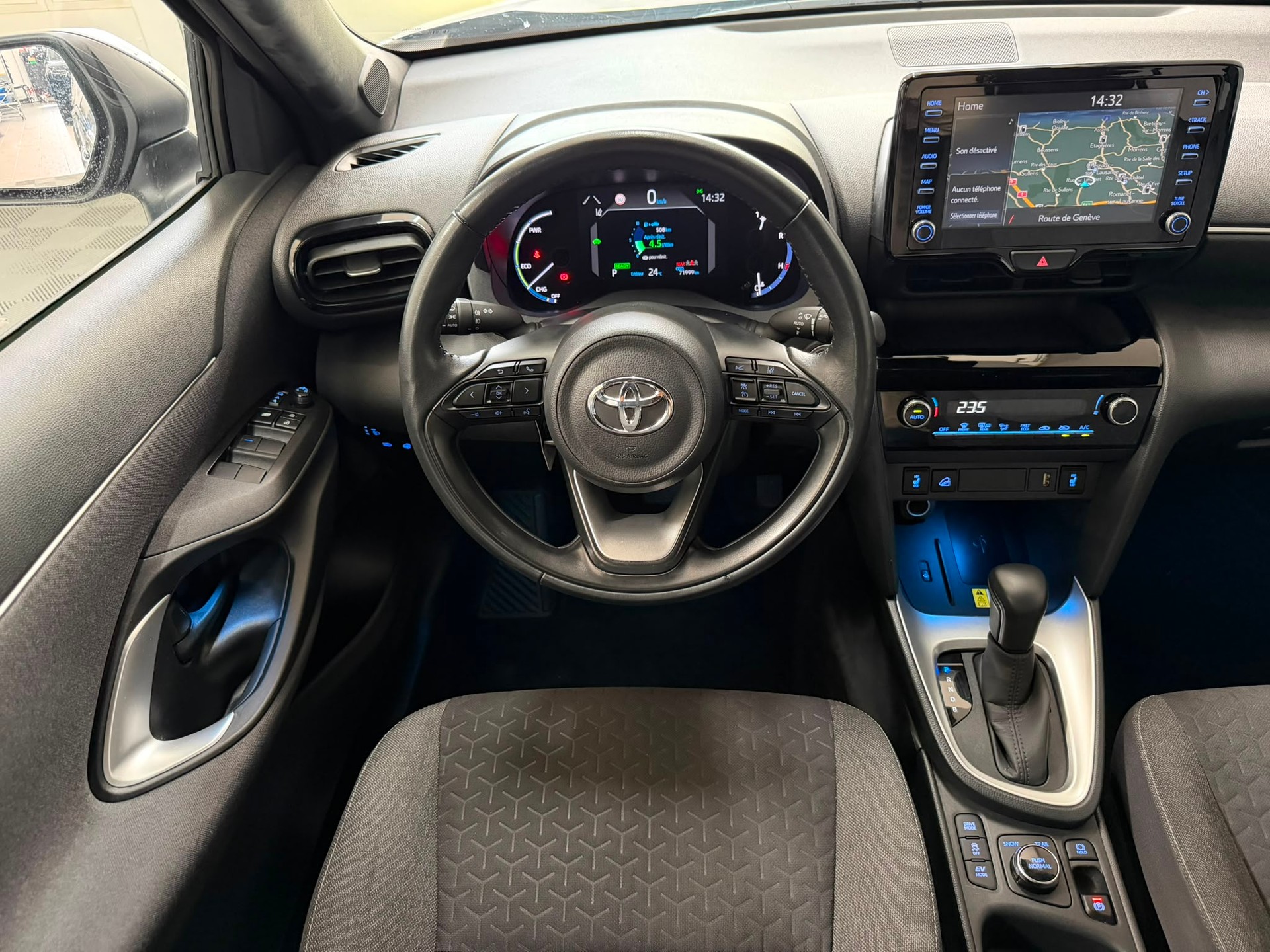 TOYOTA Yaris Cross 1.5 Trend e-CVT AWDi *Caméra de recul*CarPlay*-image-15