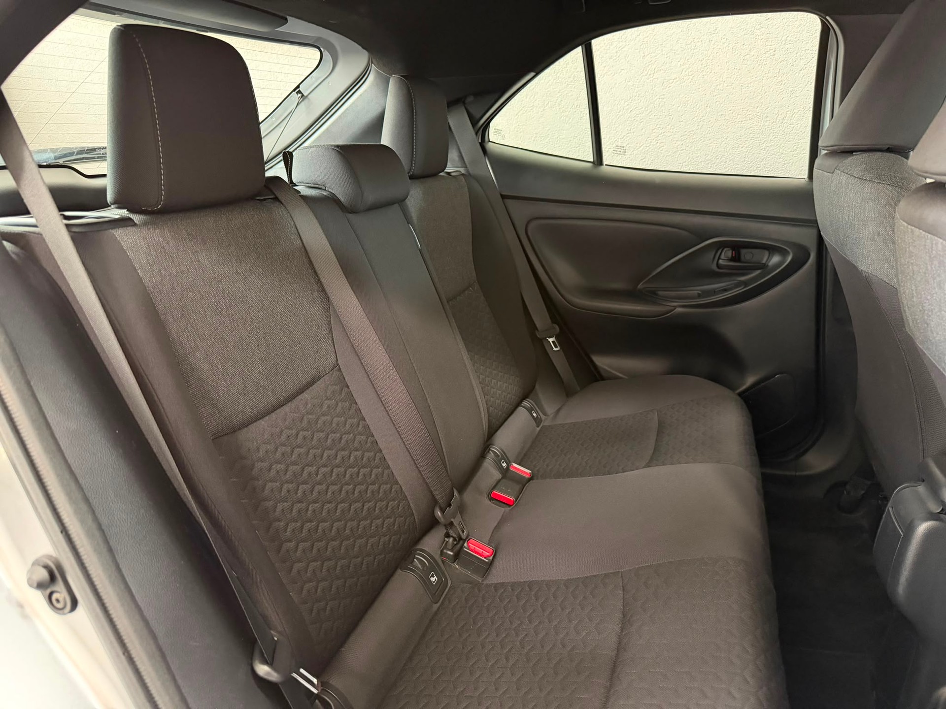 TOYOTA Yaris Cross 1.5 Trend e-CVT AWDi *Caméra de recul*CarPlay*-image-9