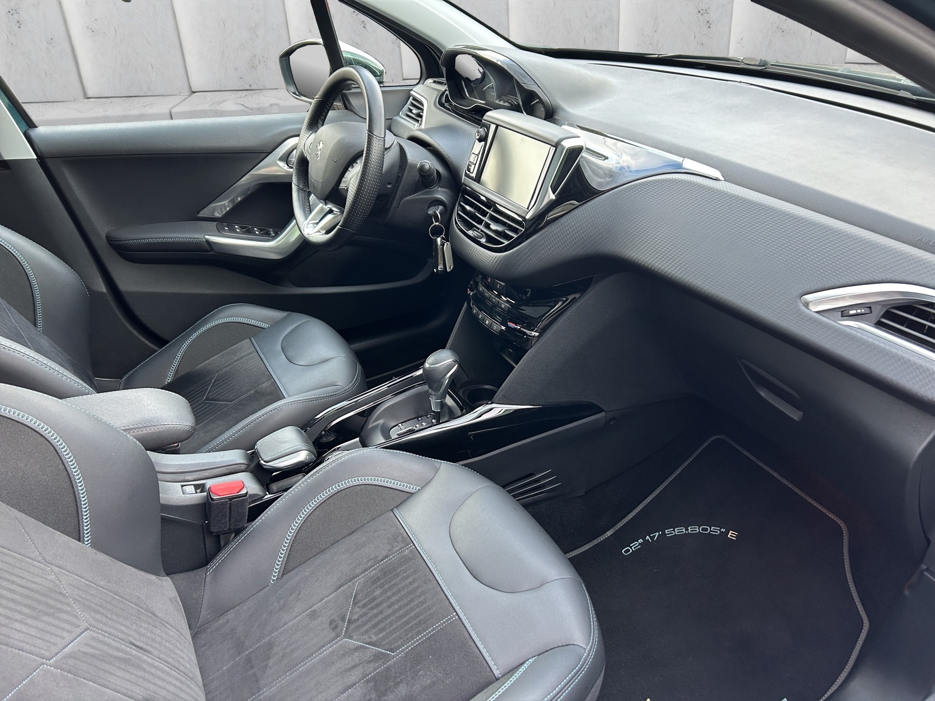 PEUGEOT 2008 1.2 PureTech Crossway EAT6-image-10