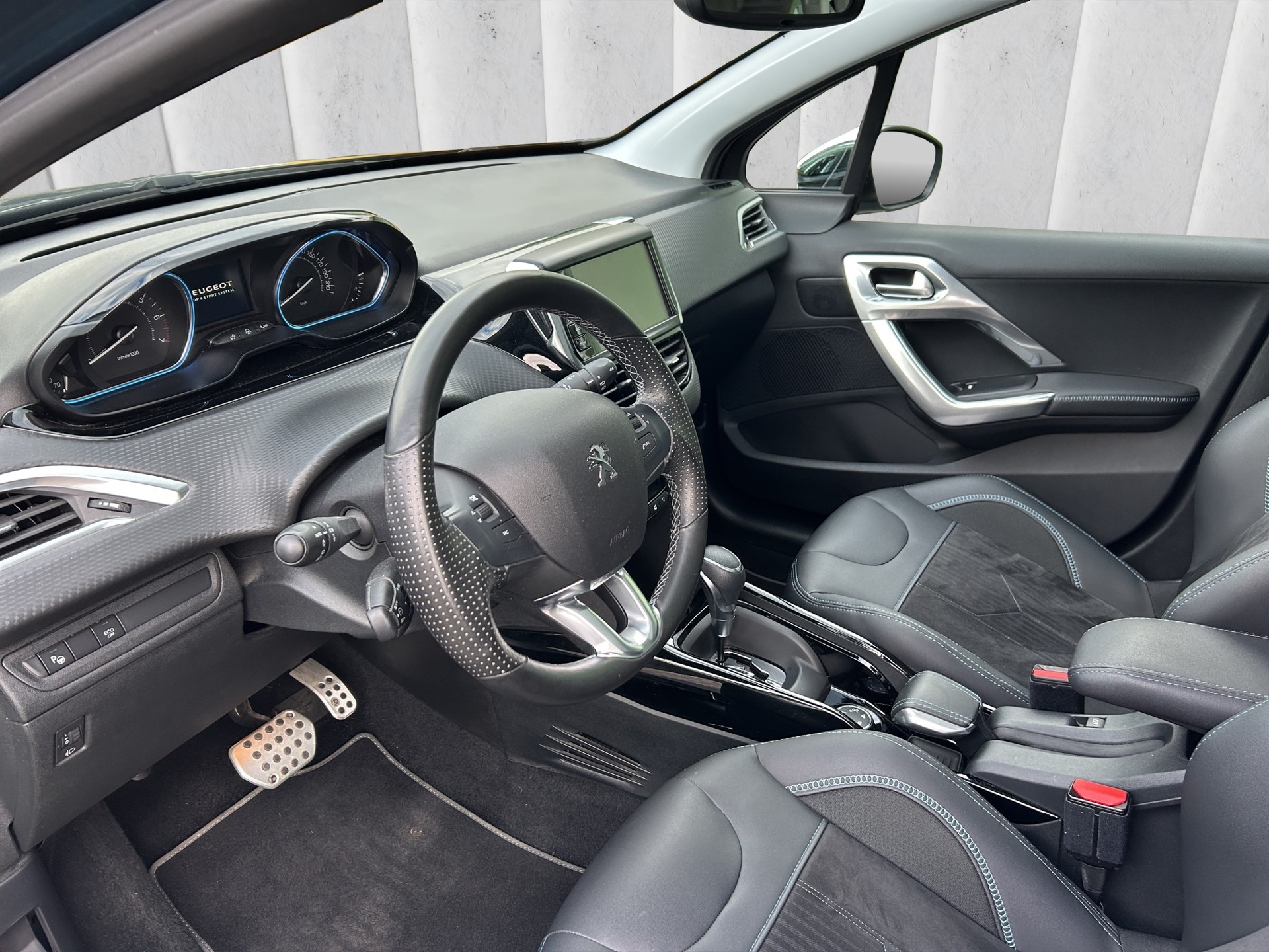 PEUGEOT 2008 1.2 PureTech Crossway EAT6-image-9