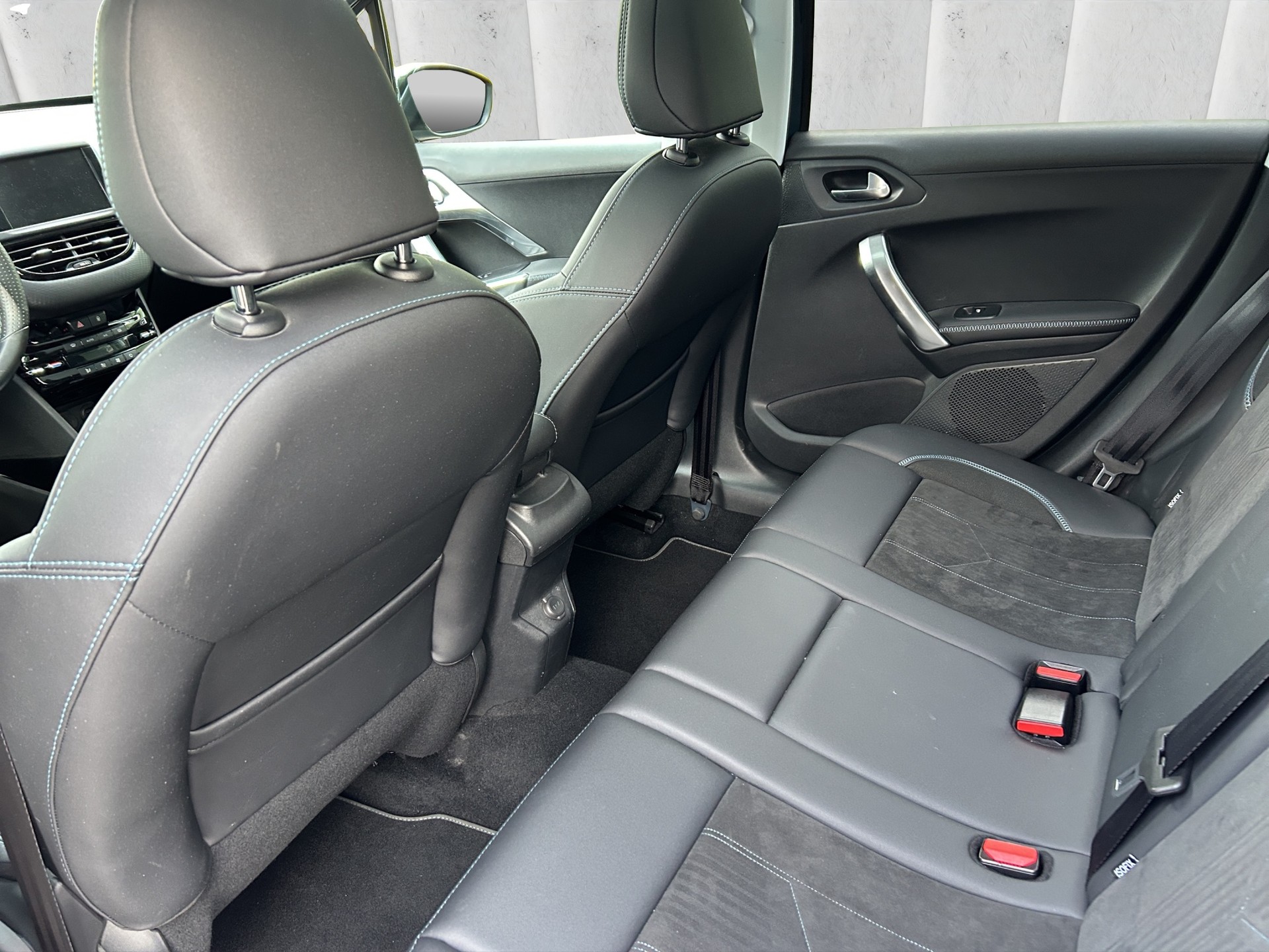 PEUGEOT 2008 1.2 PureTech Crossway EAT6-image-11