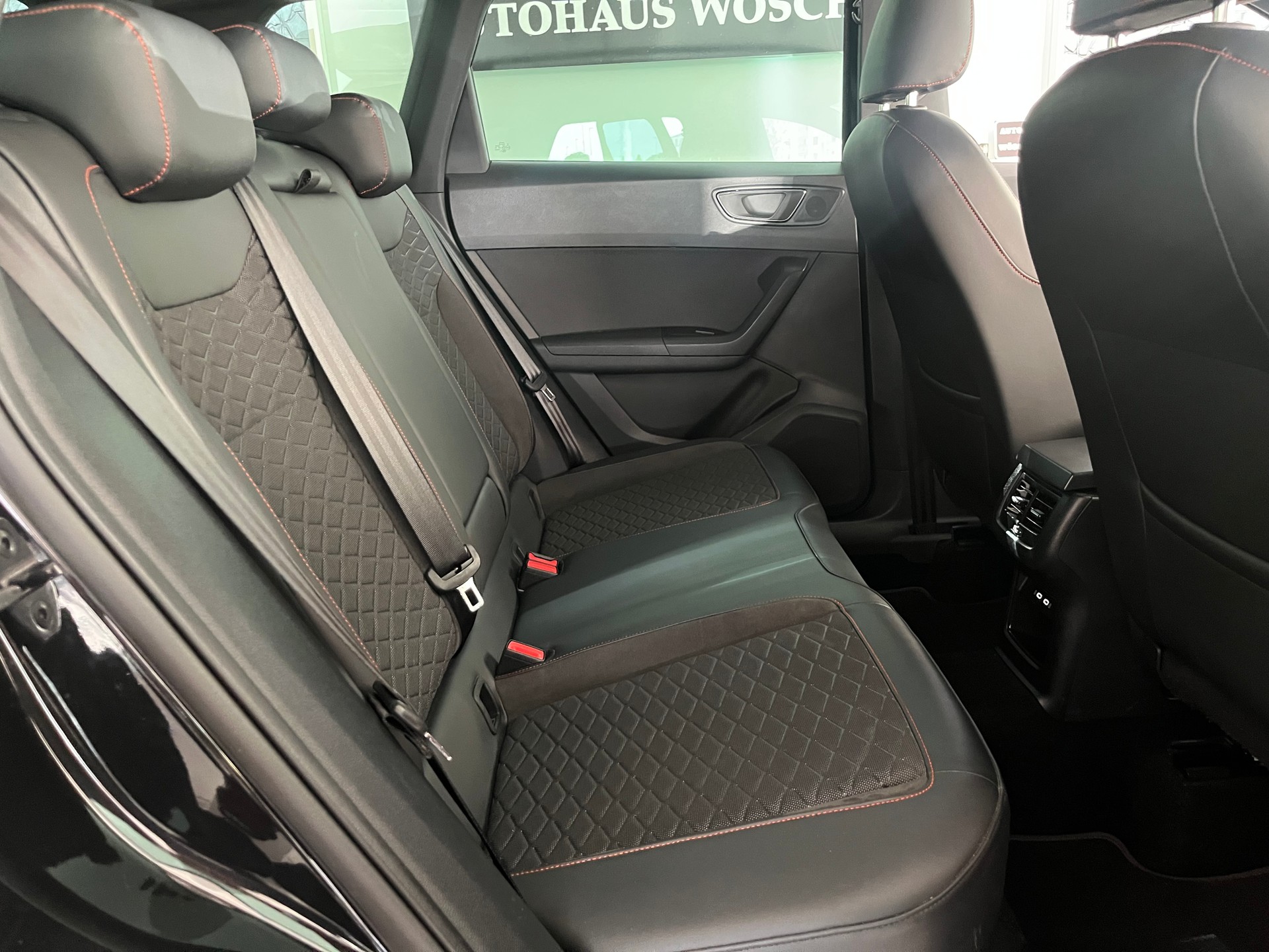 SEAT Ateca 2.0 TSI Hola FR 4Drive DSG-image-6