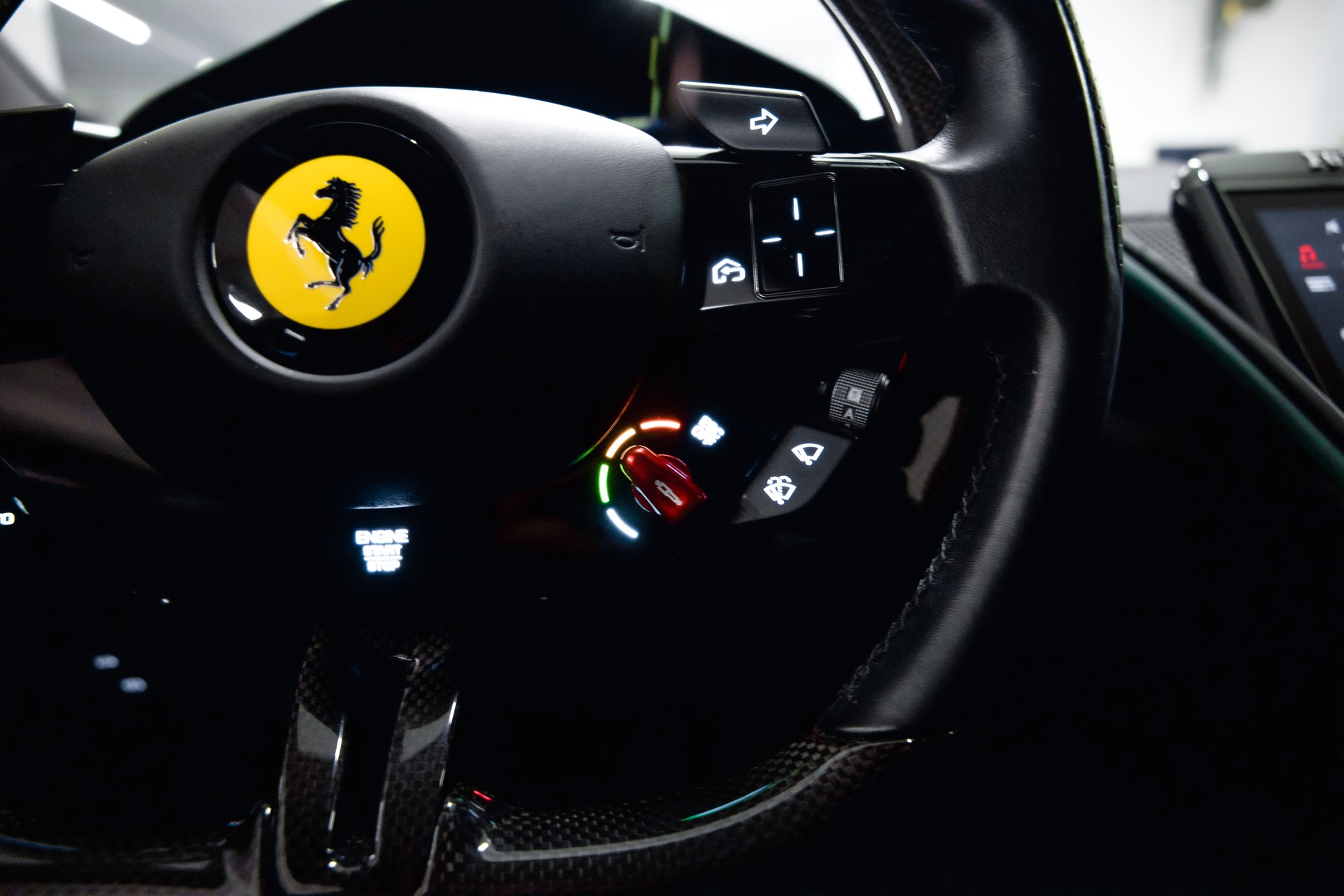 FERRARI Roma 3.9 V8 T Werksgarantie Ferrari bis Juli 2028-image-27