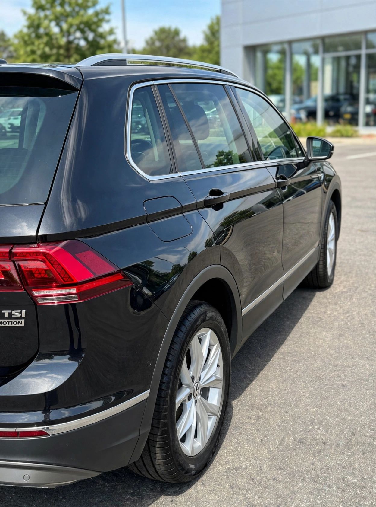 VW Tiguan 2.0TSI Comfortline 4Motion DSG-image-3
