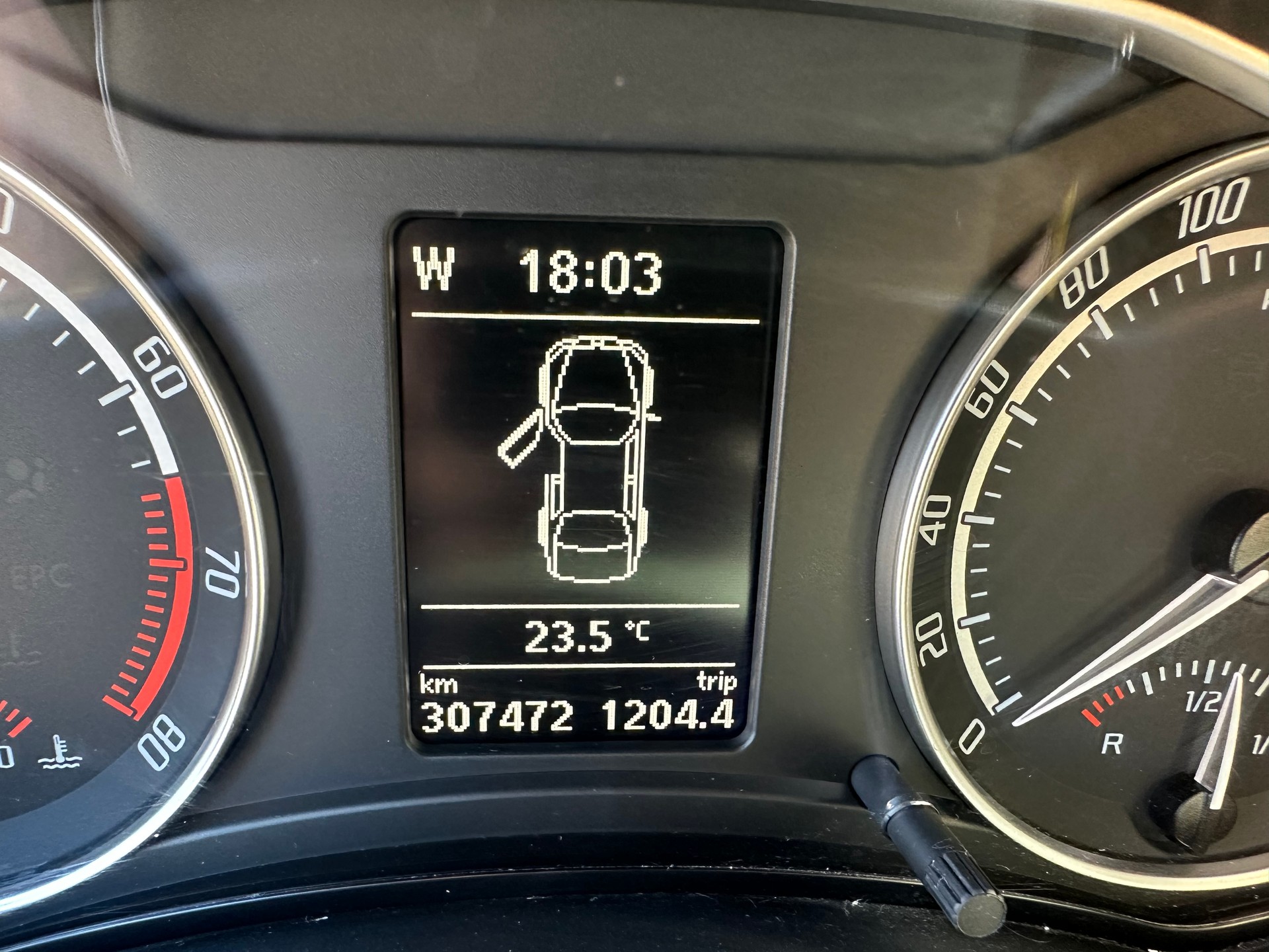 SKODA Octavia Combi 2.0 TSI RS-image-11