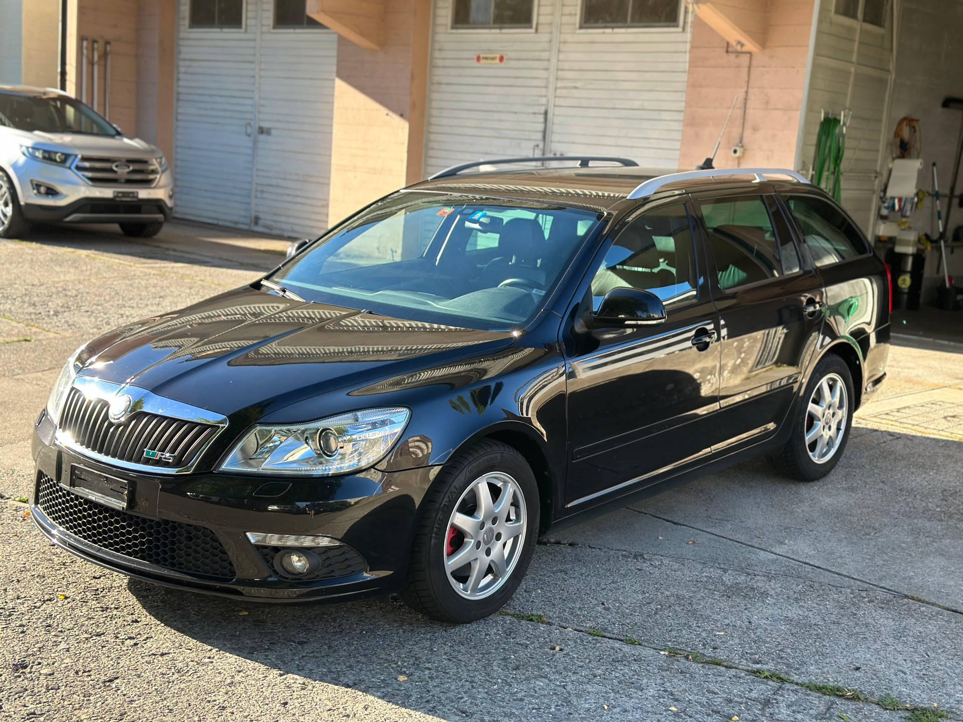 SKODA Octavia Combi 2.0 TSI RS-image-4