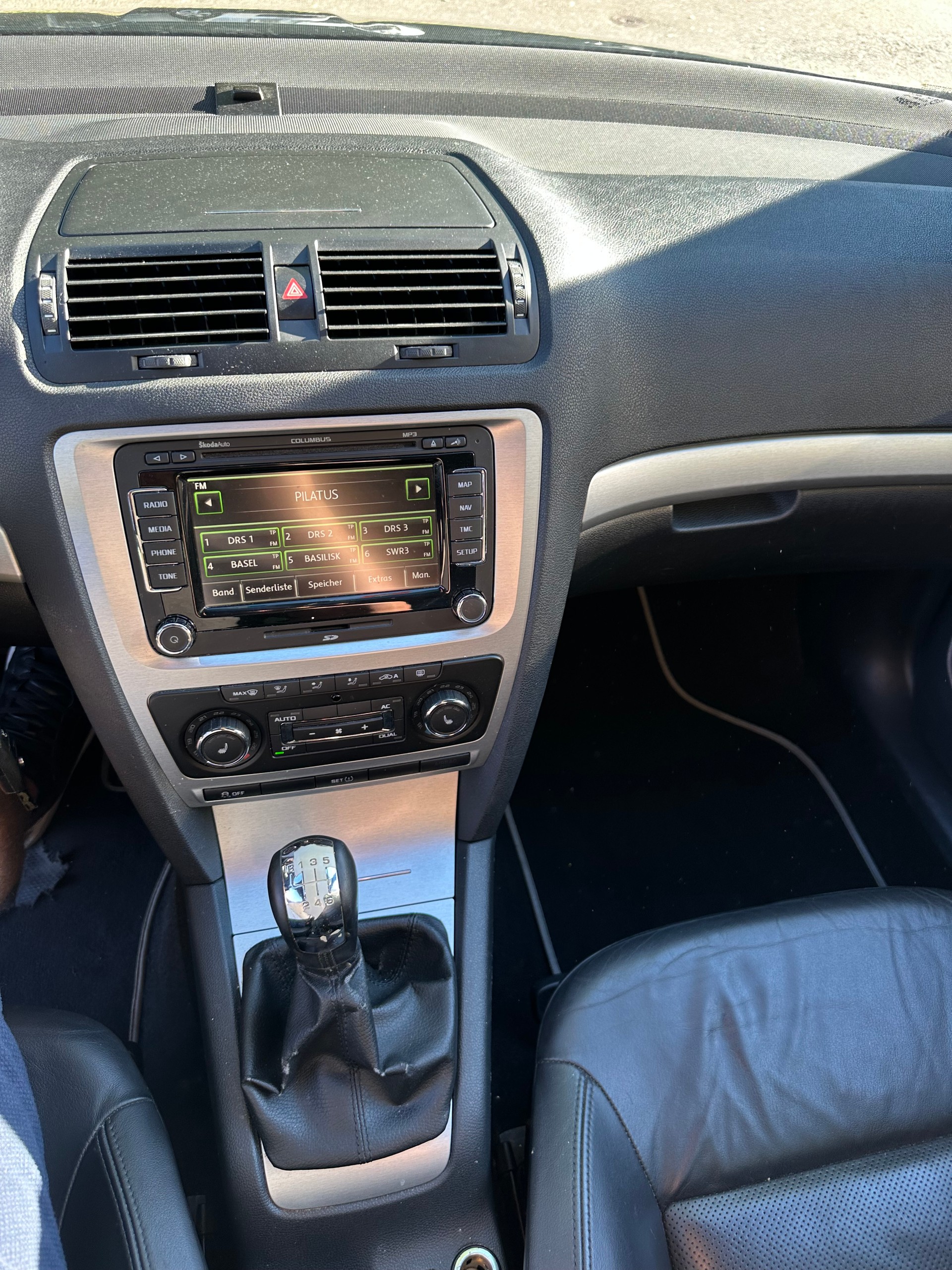 SKODA Octavia Combi 2.0 TSI RS-image-10