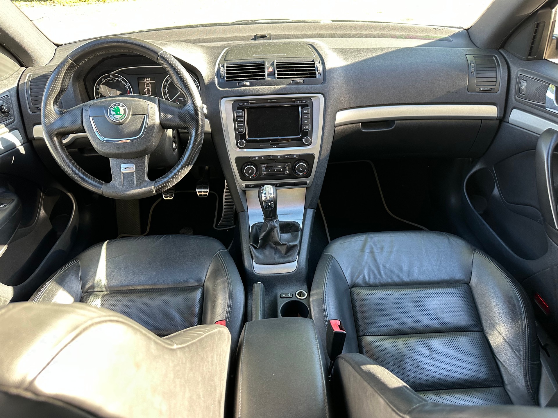 SKODA Octavia Combi 2.0 TSI RS-image-8