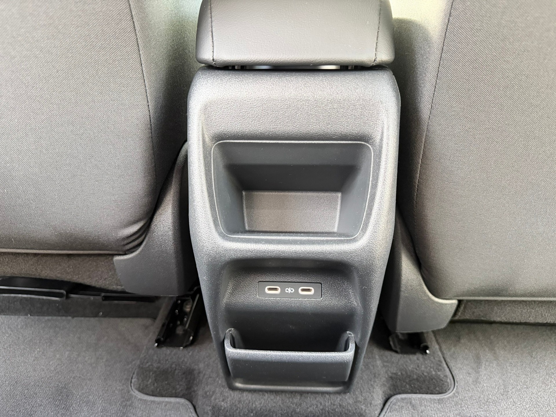 VW ID.Polo 52 kWh Life Edition One-image-13