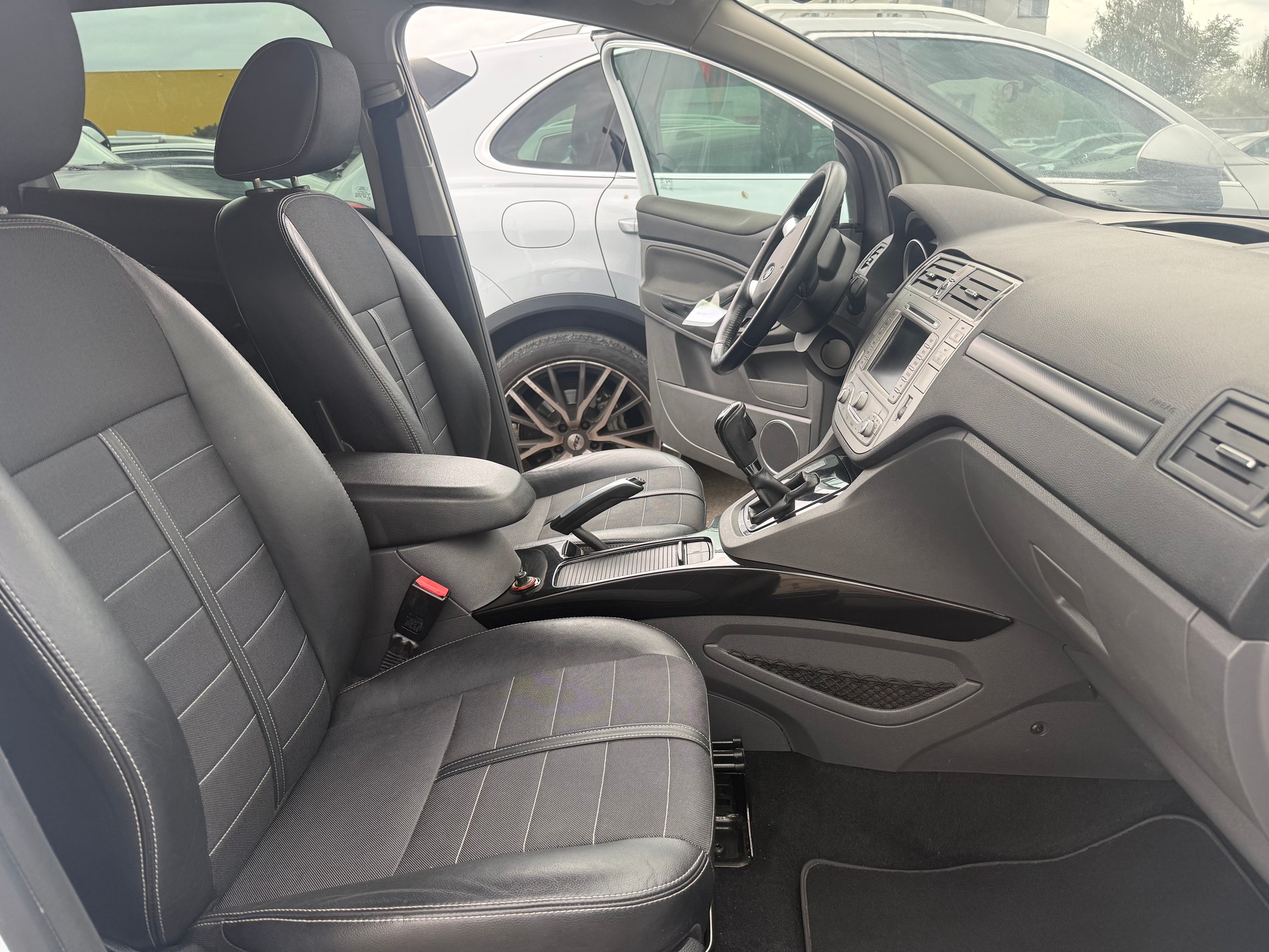 FORD Kuga 2.0 TDCi Titanium 4WD PowerShift-image-8