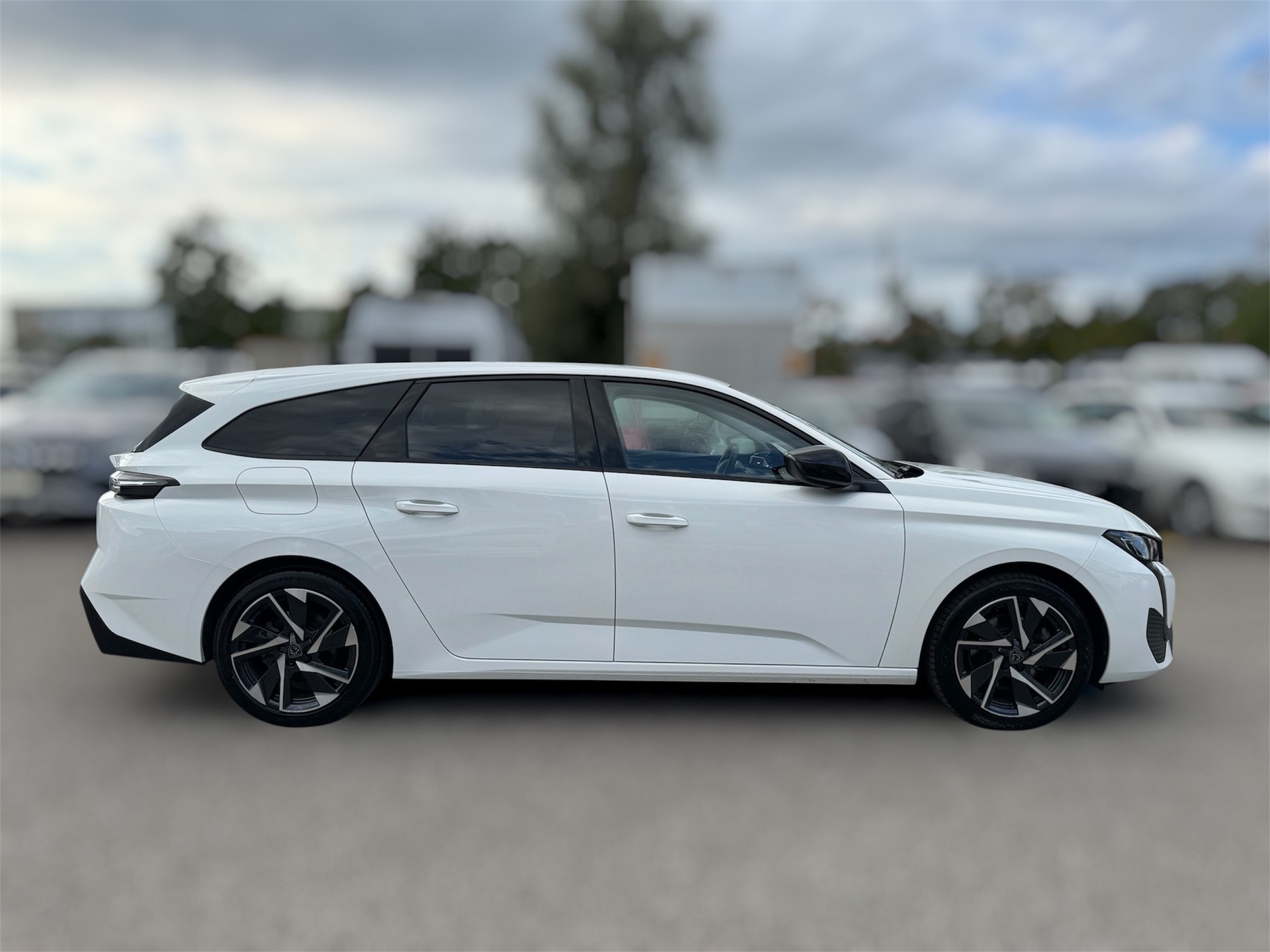 PEUGEOT 308 SW 1.5 BlueHDI Allure Pack EAT8-image-2