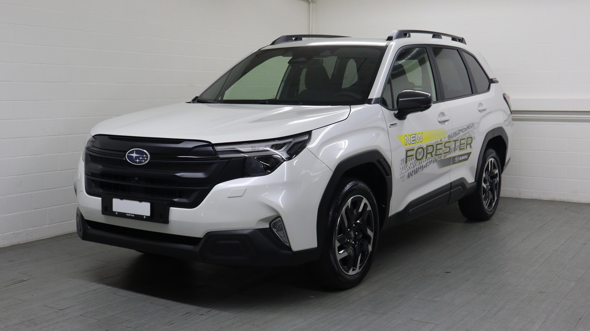 SUBARU Forester Station 2.0i e-Boxer Swiss Plus-image-0