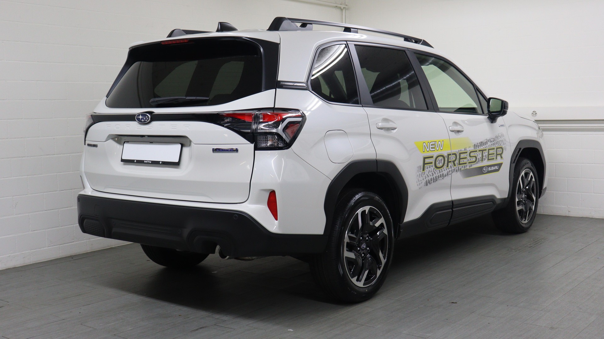 SUBARU Forester Station 2.0i e-Boxer Swiss Plus-image-4