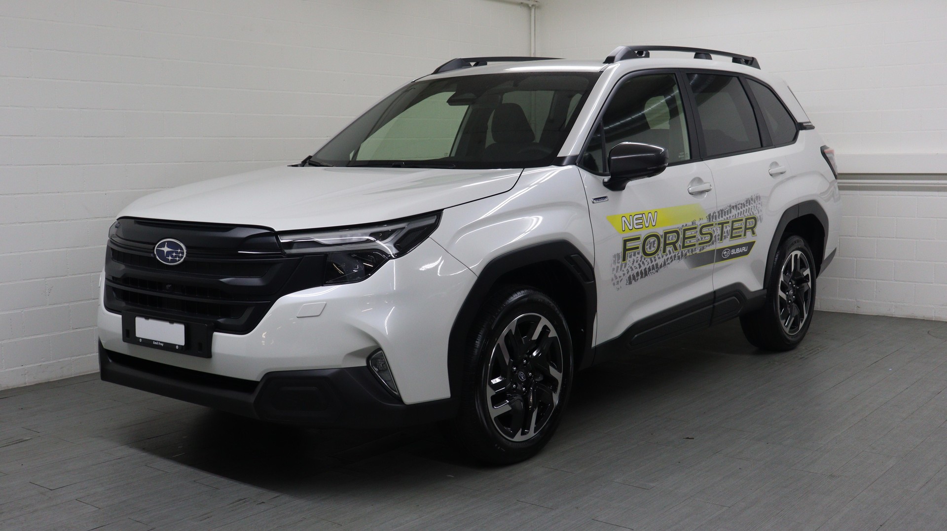 SUBARU Forester Station 2.0i e-Boxer Swiss Plus-image-1