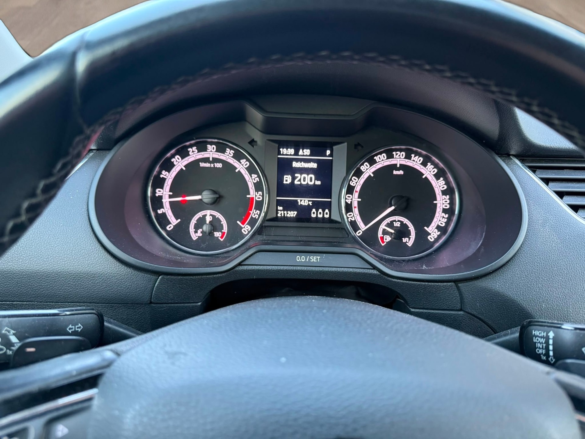 SKODA Octavia Combi 2.0 TDI Ambition 4x4 DSG-image-9