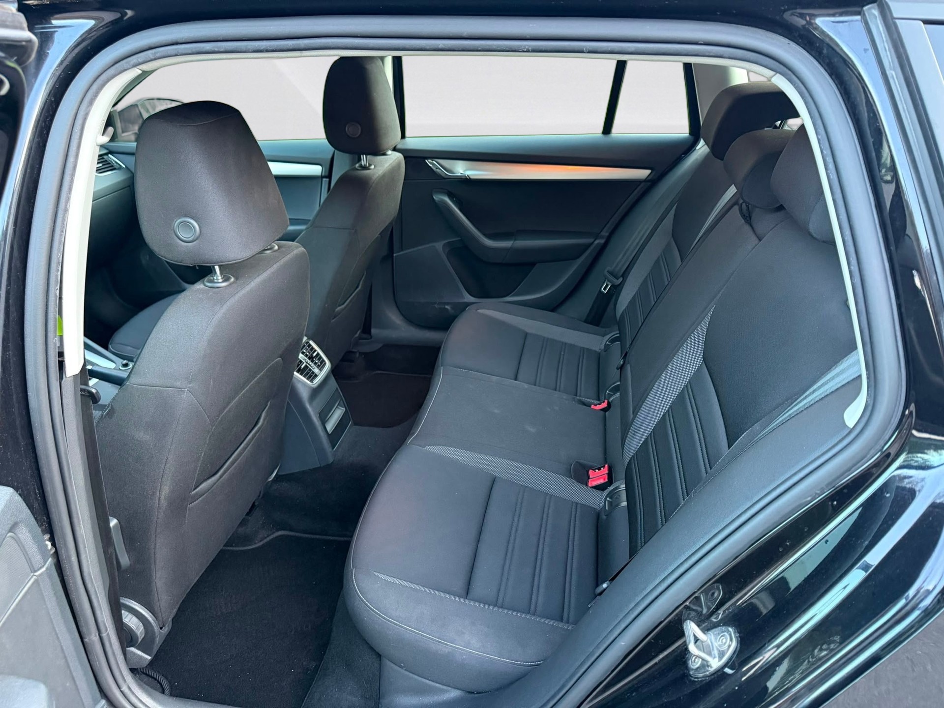 SKODA Octavia Combi 2.0 TDI Ambition 4x4 DSG-image-7