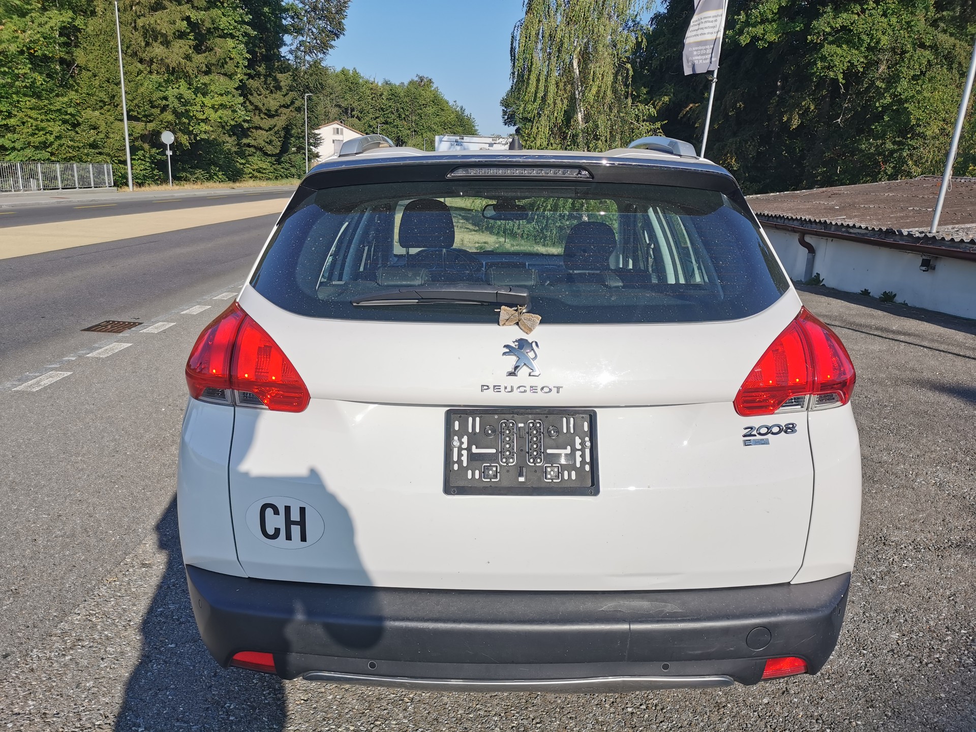 PEUGEOT 2008 1.6 e-HDi Allure EGS6-image-6