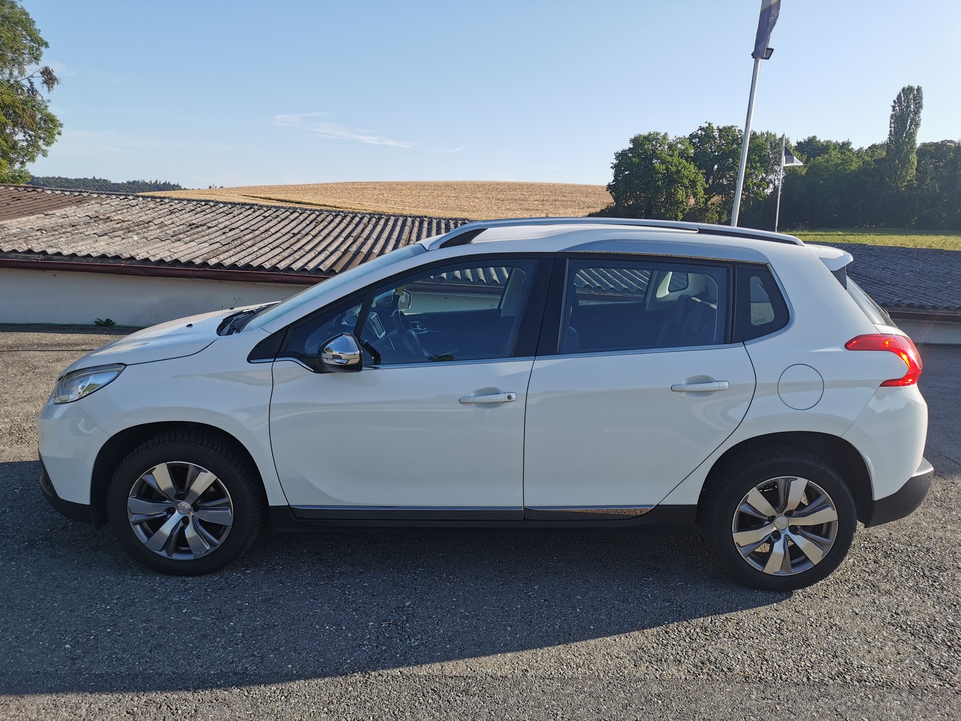 PEUGEOT 2008 1.6 e-HDi Allure EGS6-image-2