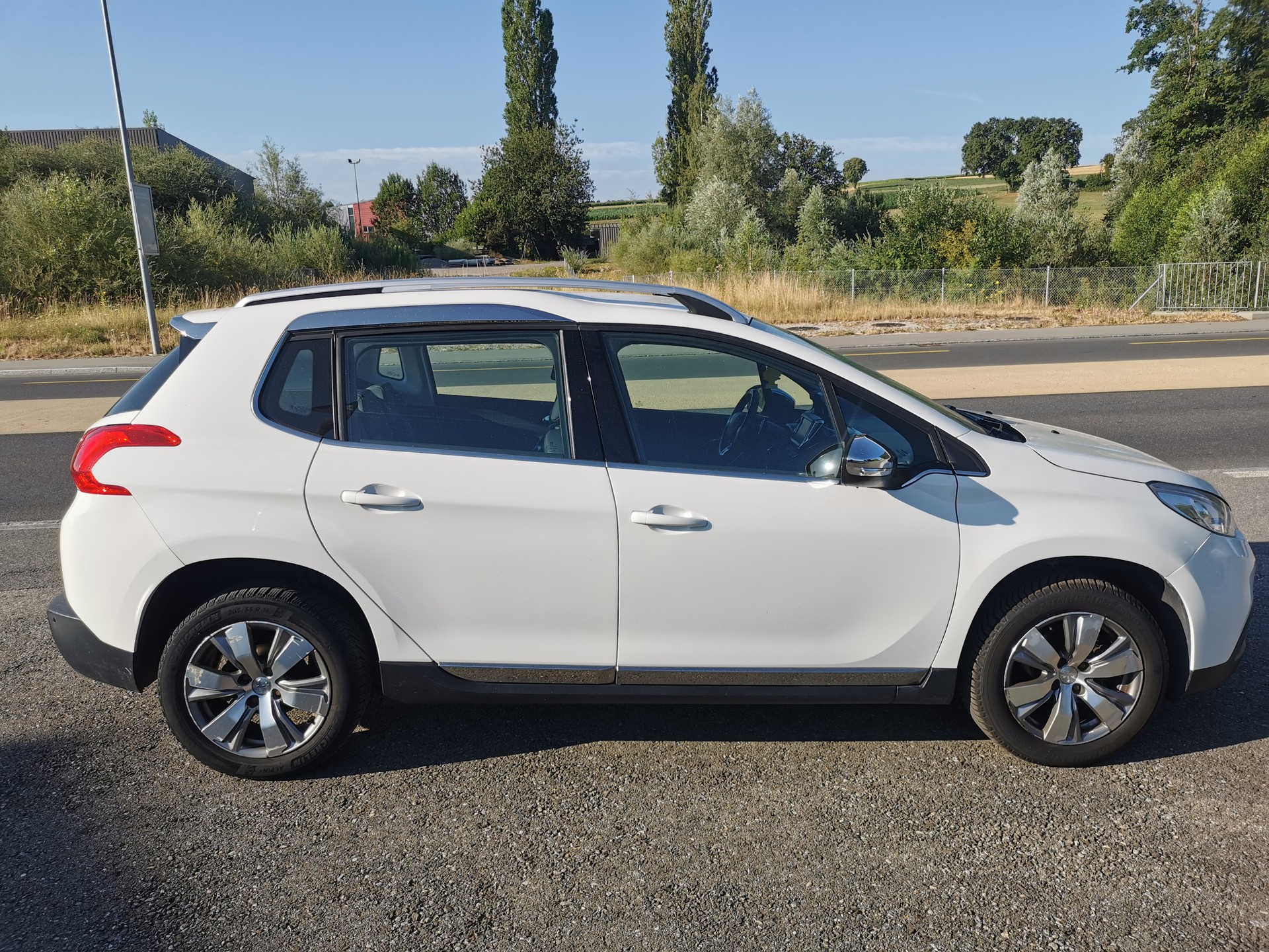 PEUGEOT 2008 1.6 e-HDi Allure EGS6-image-3