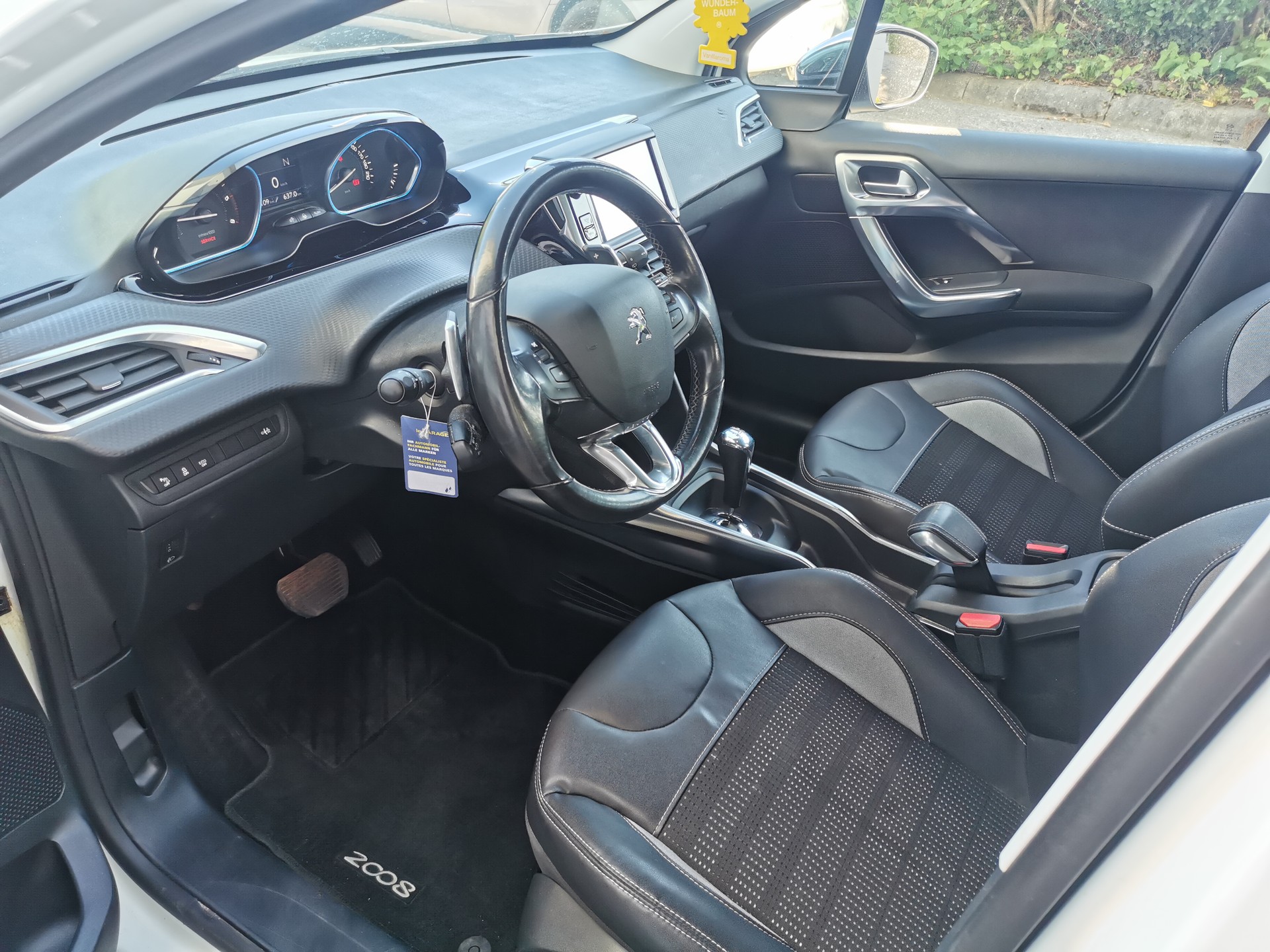 PEUGEOT 2008 1.6 e-HDi Allure EGS6-image-8