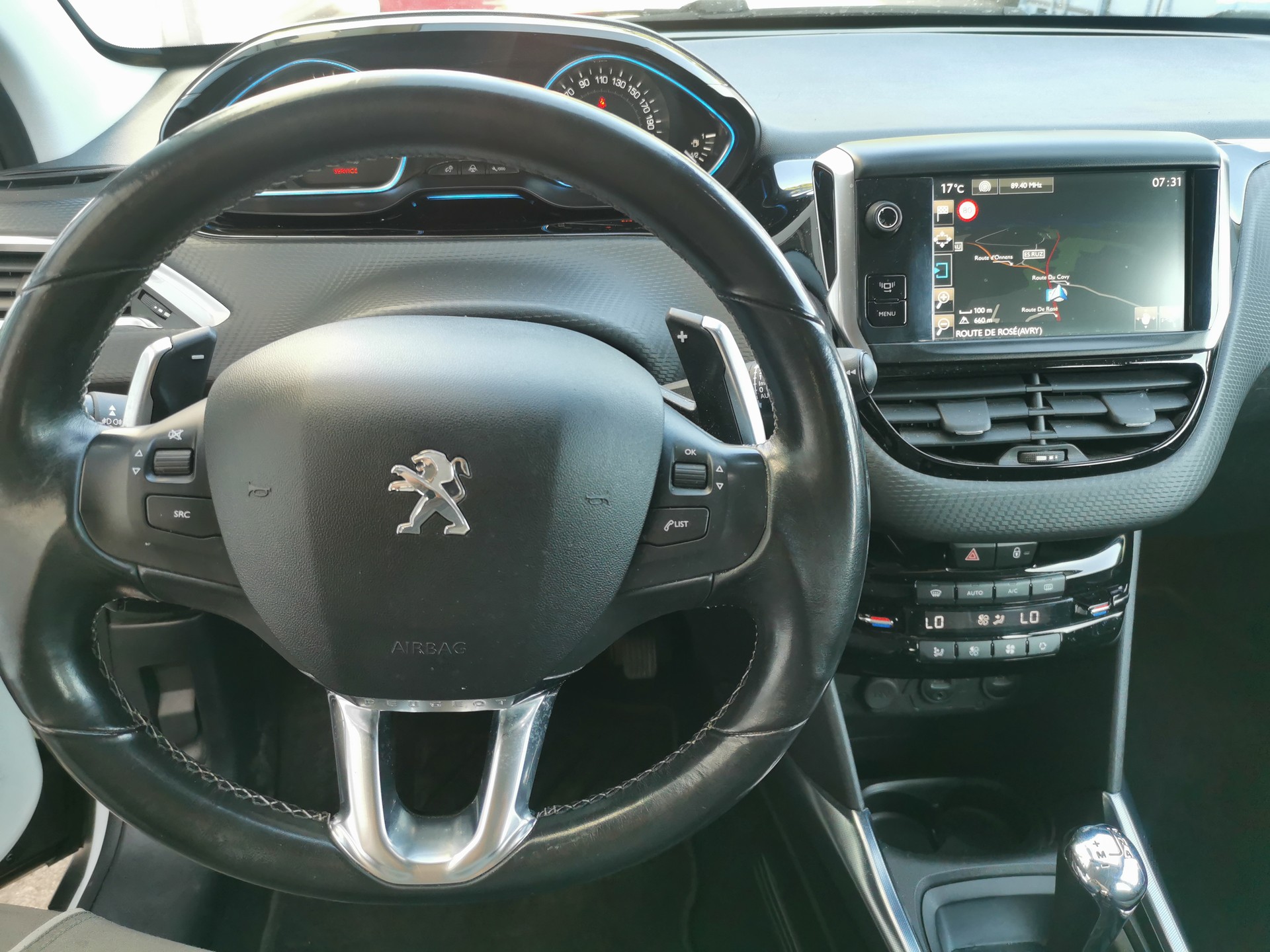 PEUGEOT 2008 1.6 e-HDi Allure EGS6-image-10