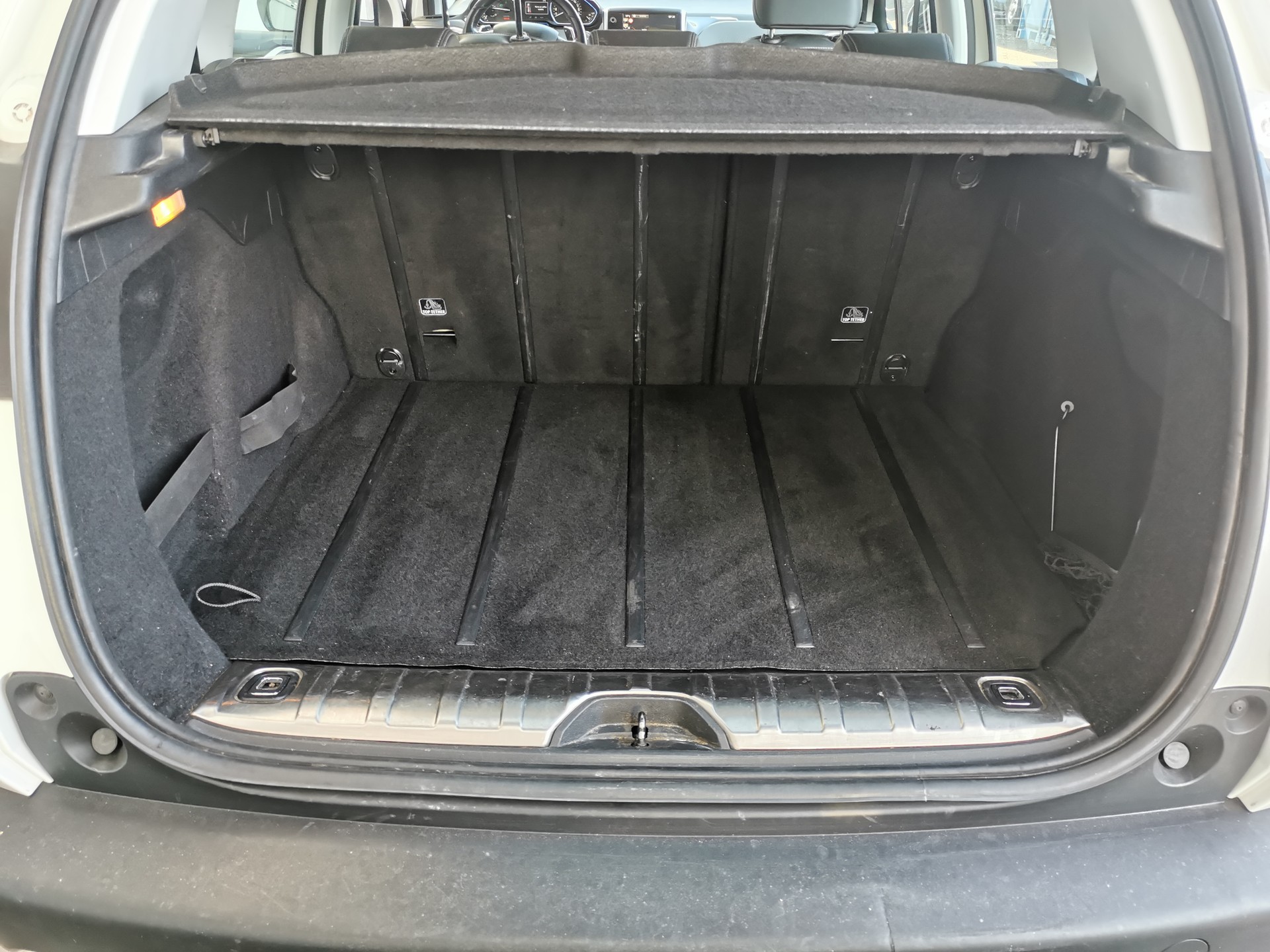 PEUGEOT 2008 1.6 e-HDi Allure EGS6-image-14