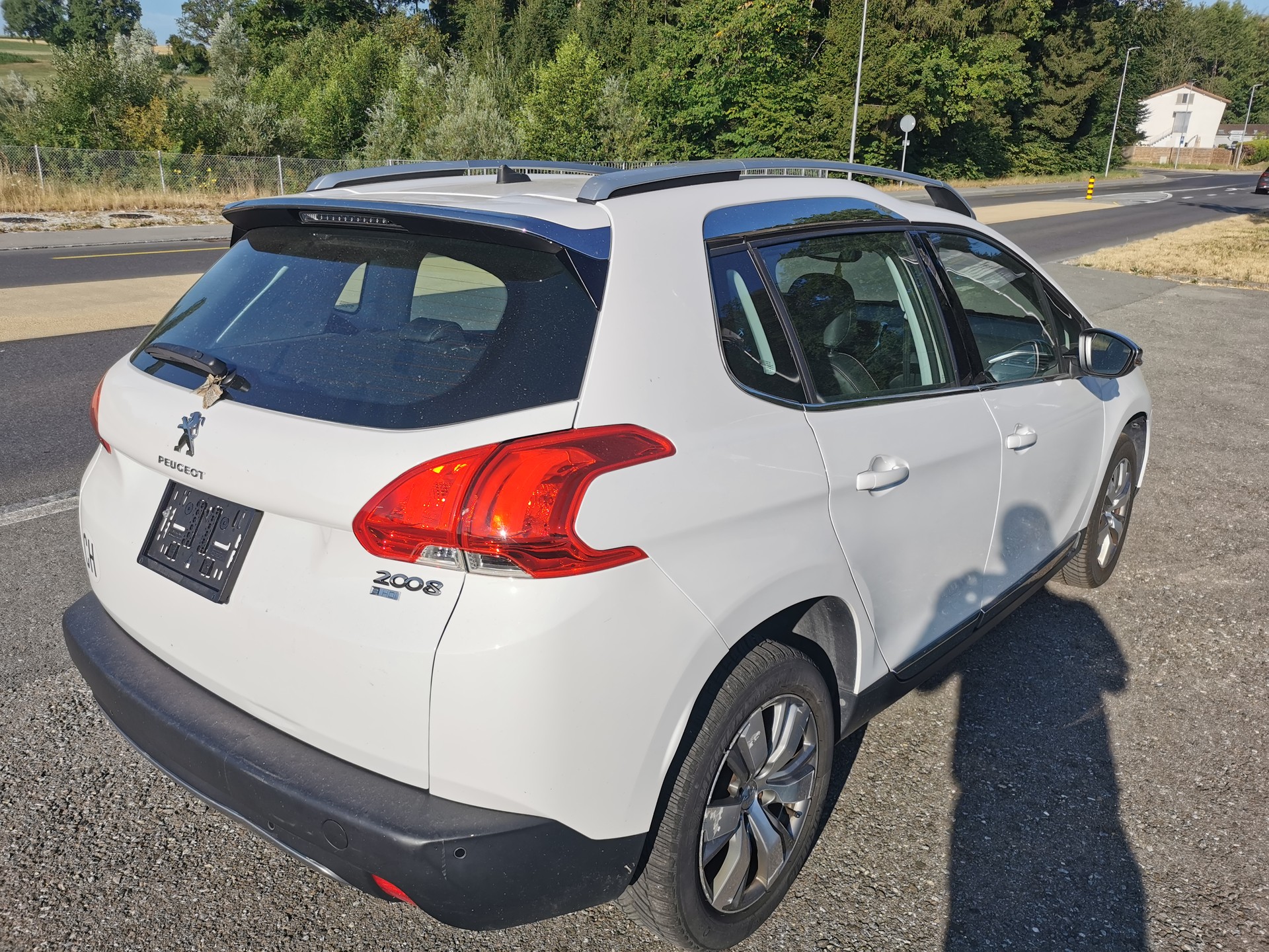 PEUGEOT 2008 1.6 e-HDi Allure EGS6-image-5
